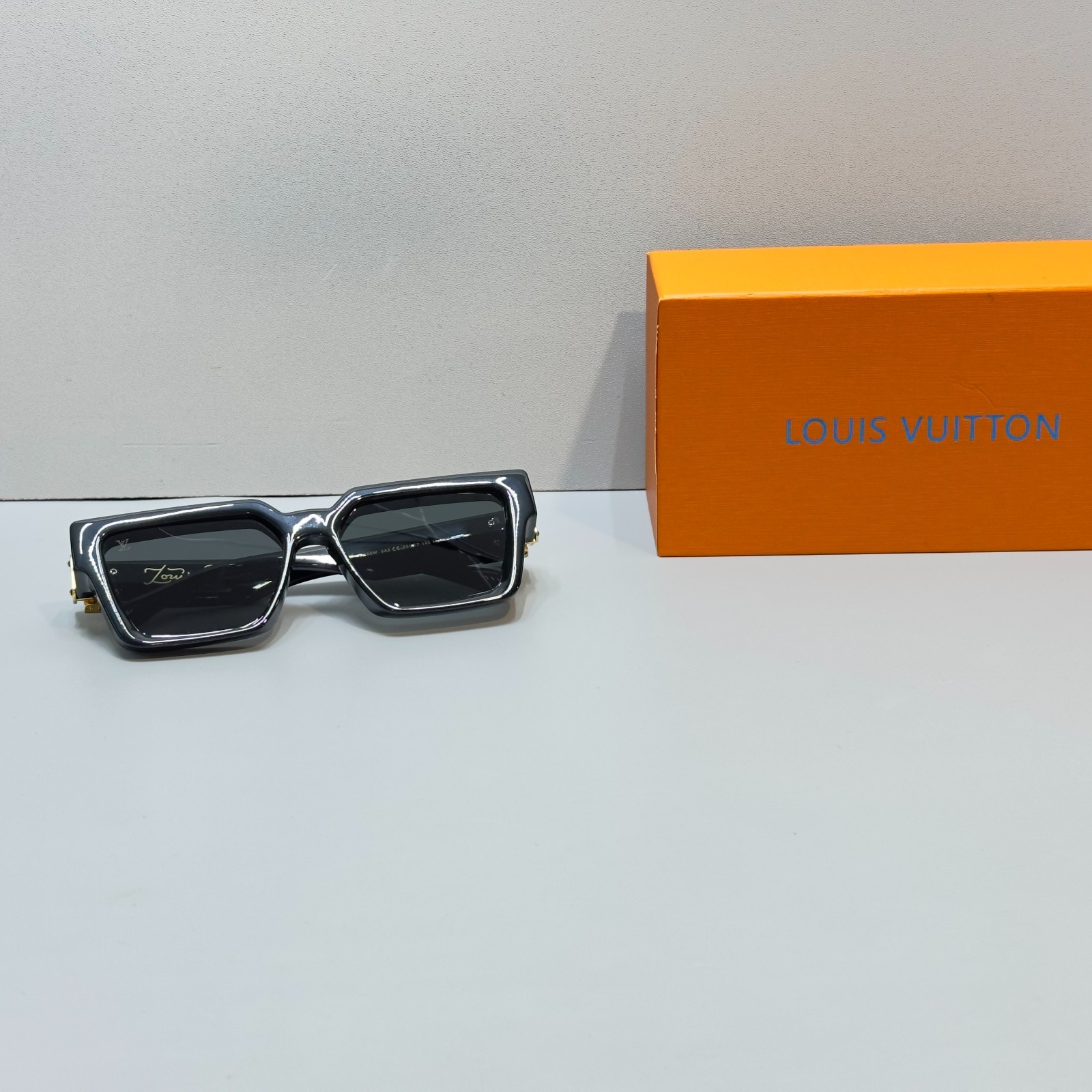 Louis Vuitton Z1165W Black Frame Gray Lens Sunglasses Brand New With Box