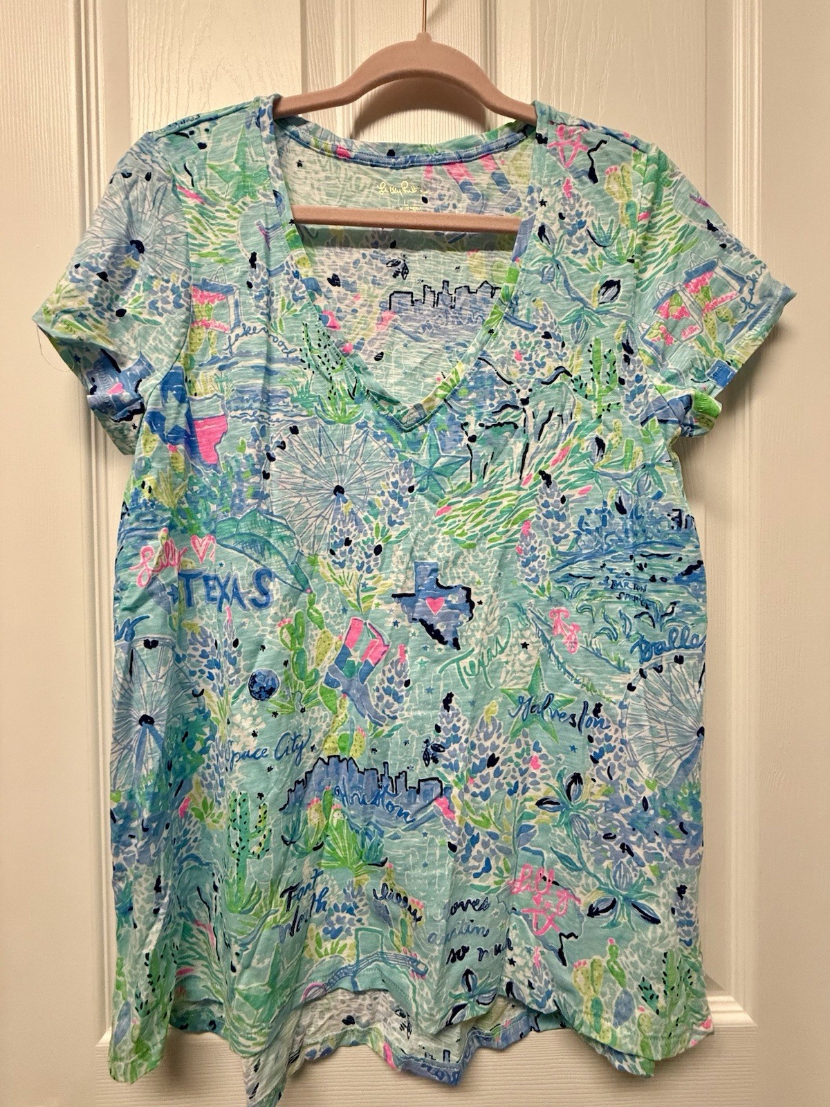 NWOT Lilly Pulitzer Etta V Neck Top L Lilly Loves Texas Destination Print