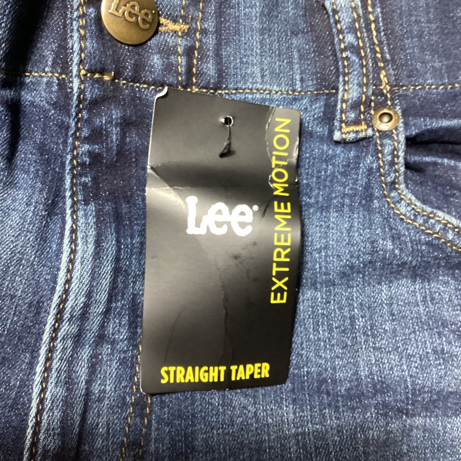 Lee: Men’s Extreme Motion Jeans, Straight Taper, Size 38 x 30