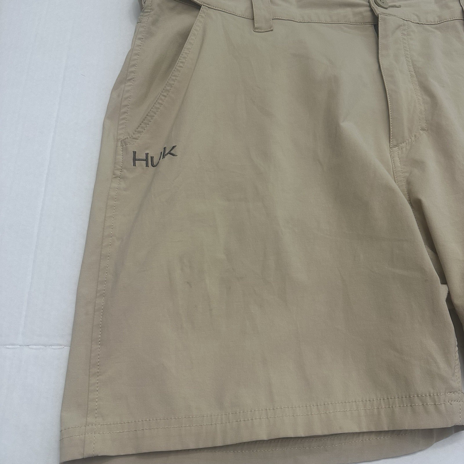 Huk Performance Fishing Cargo Shorts Size XXL Khaki 7” Inseam Quick Dry Vented