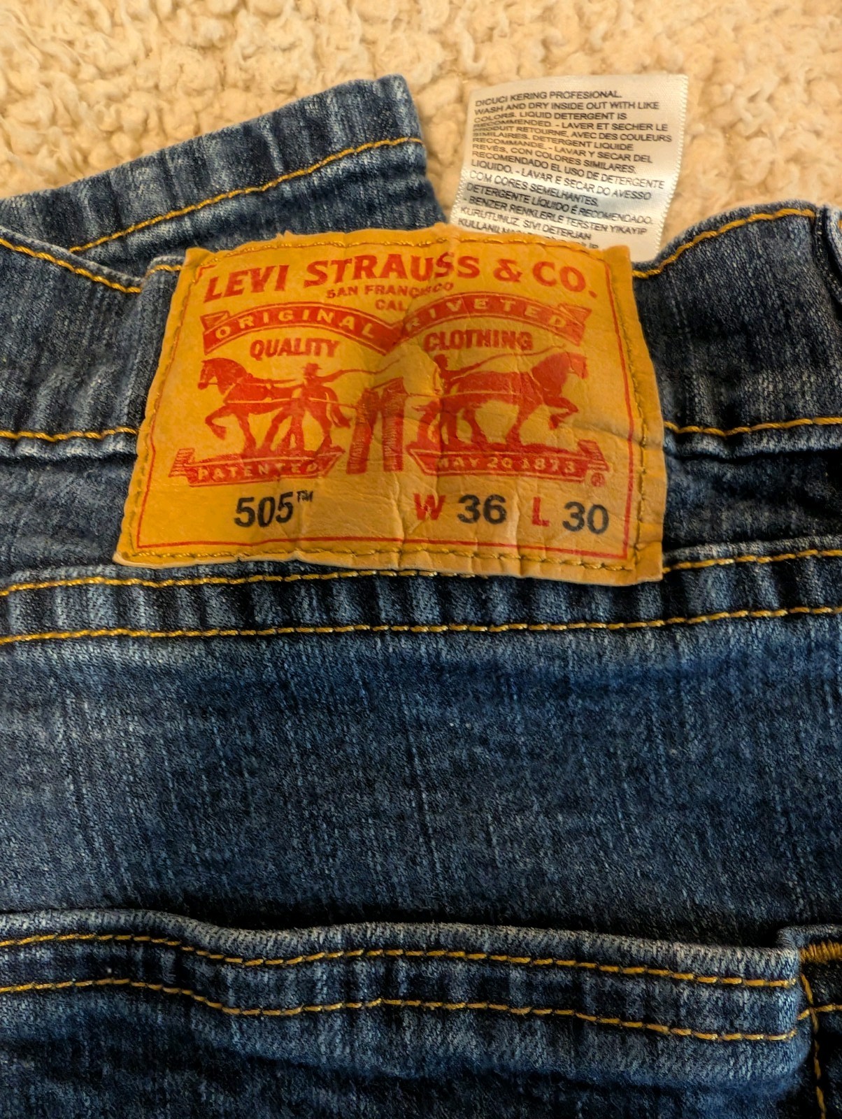 Levi’s 505 Men’s Blue Denim Jeans Straight Leg Regular Fit Mid Rise 5-Pocket