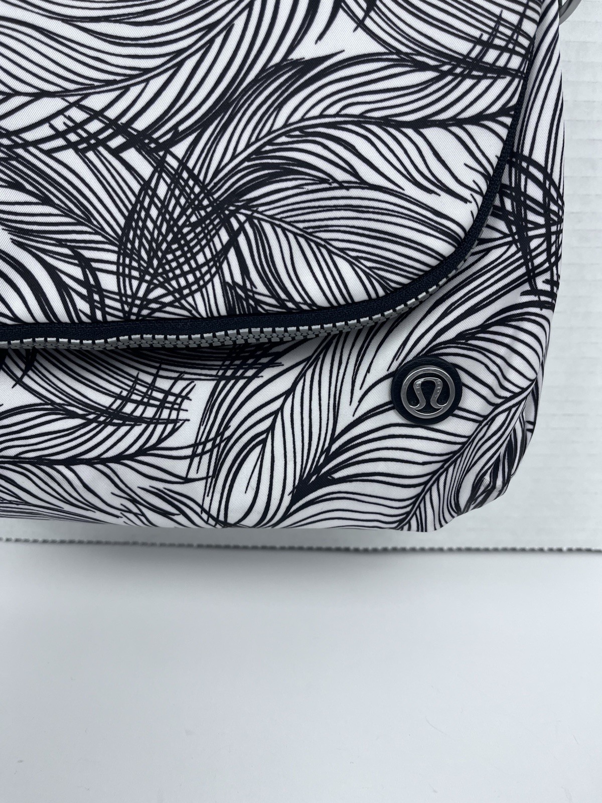 Lululemon Womens Party Om Bag in Black & White Sketchy Palms; Festival, Travel