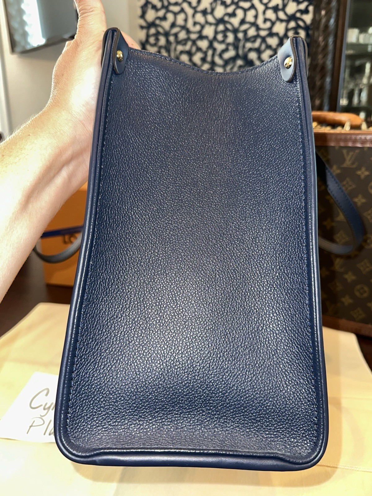 AUTHENTIC LOUIS VUITTON Monogram Raffia OnTheGo OTG MM Navy Blue Bag, M57723