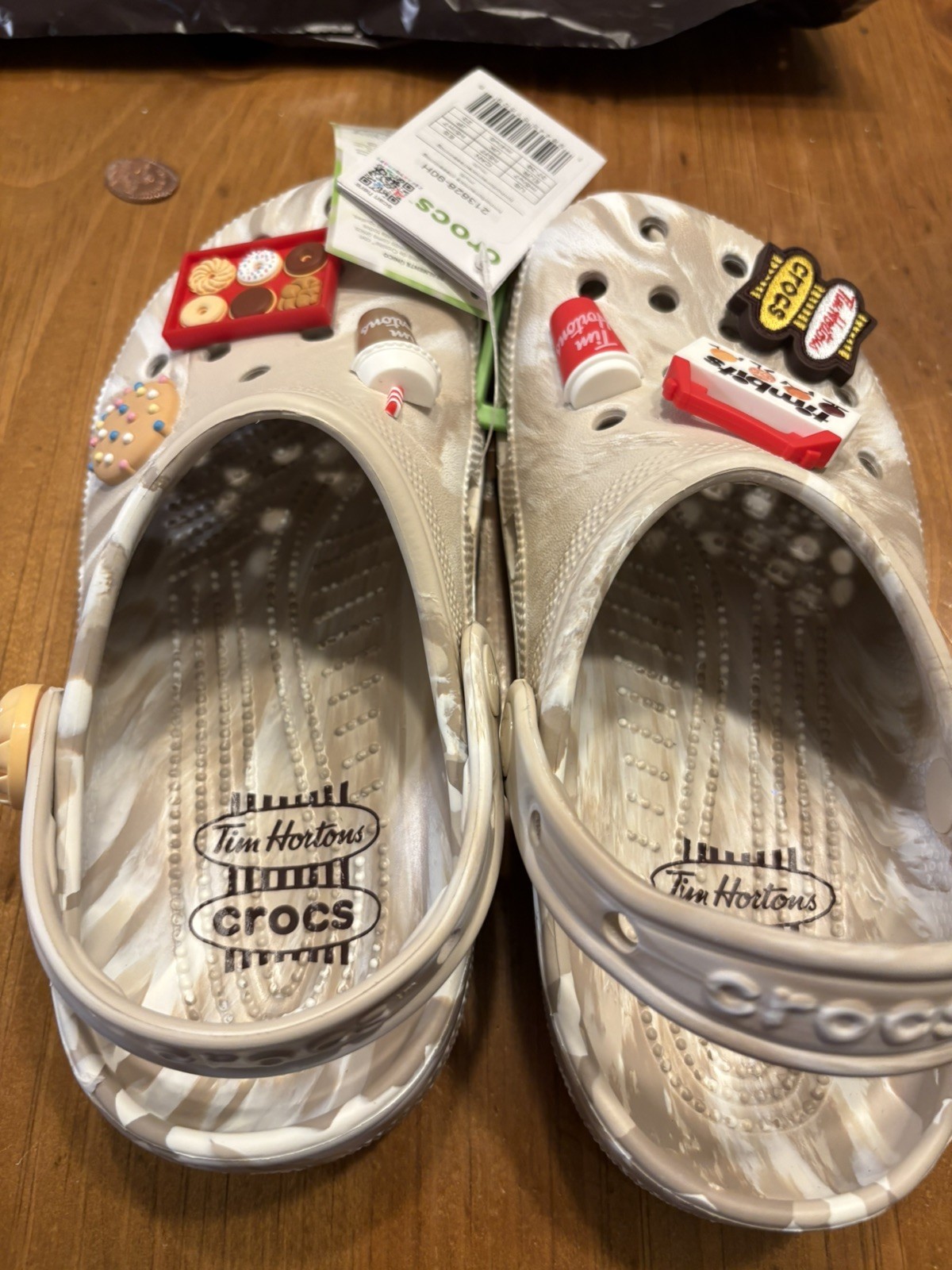 Size 7W, 5M Tim Hortons Crocs Iced Capp Swirl Limited Edition 6 Charm SIZE 7W,5M
