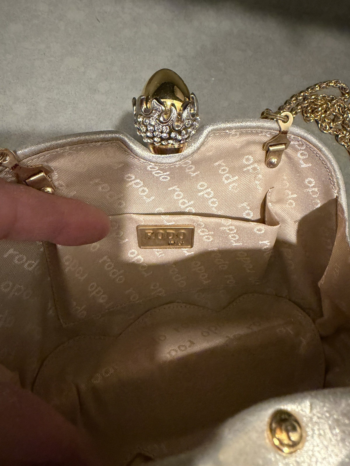 ESTATE RODO ITALY HARD SHELL SILVER WITH GOLD CHAIN BAG W RHINESTONE CLASP