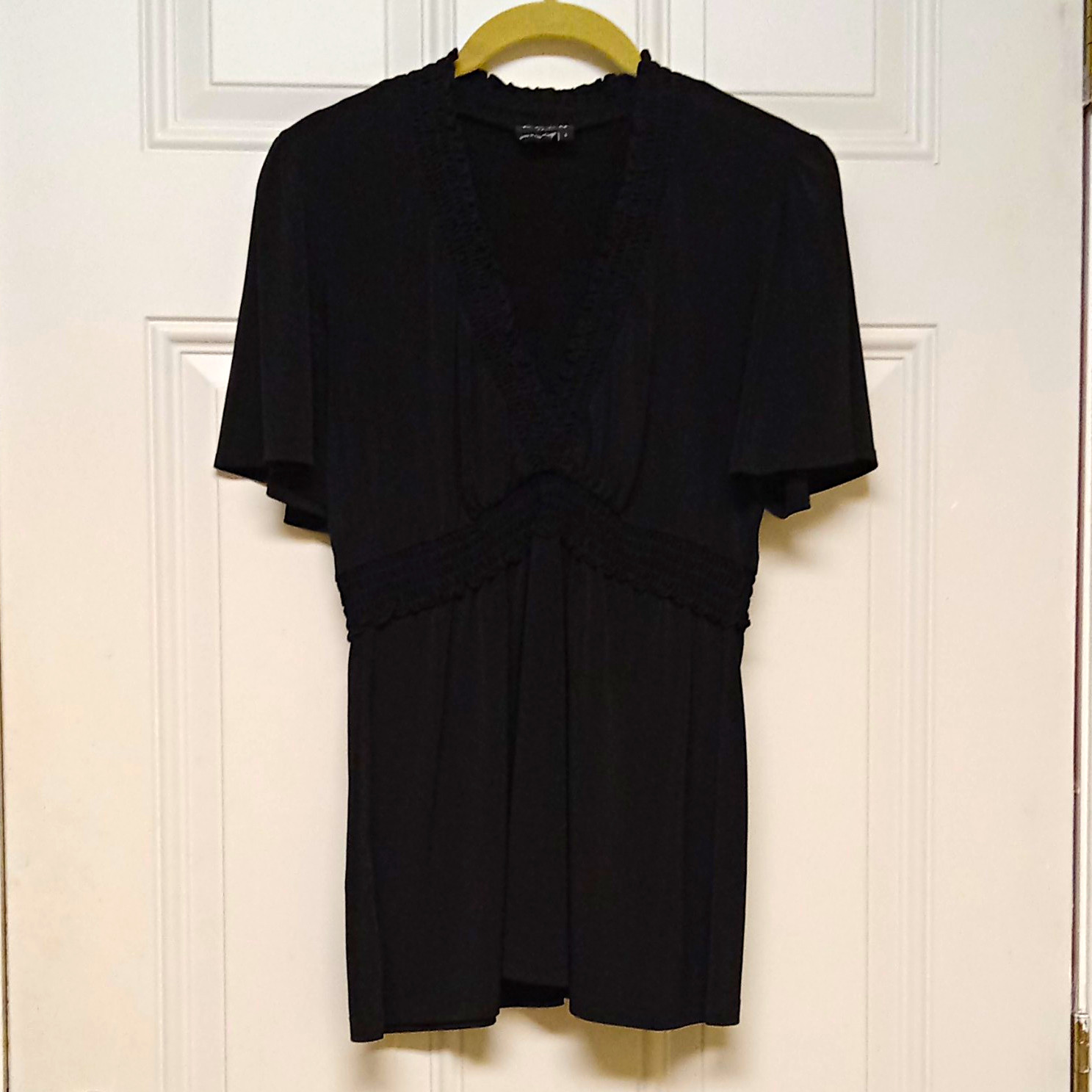 BCBG Paris Black V-Neck Short Sleeve Smocked Waist Fit & Flare Blouse L