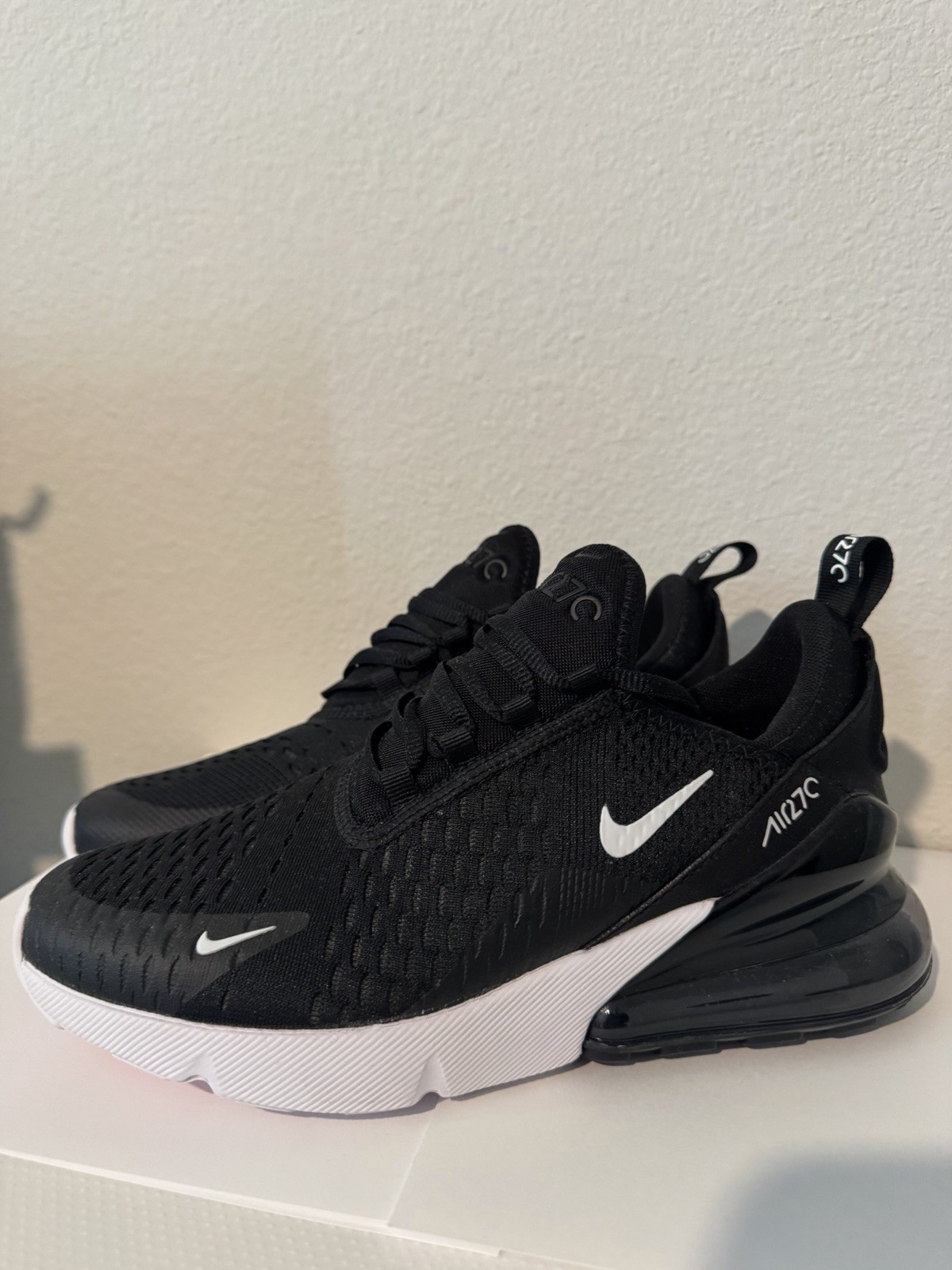 Nike Air Max 270 Kids Sneaker 6.5Y Black/White Low Top Mesh 943345-001