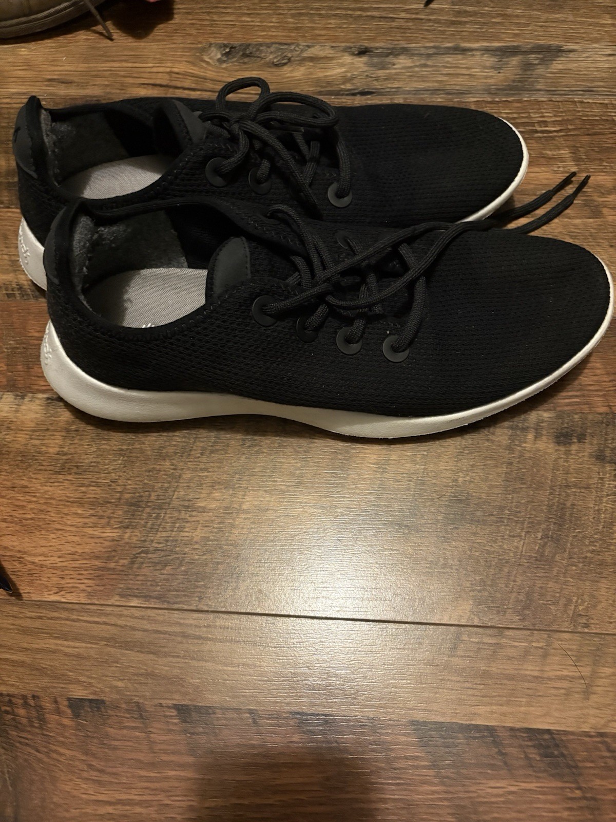 Allbirds Tree Runner Men’s Black Solid Low Top Athletic Sneakers White Sole