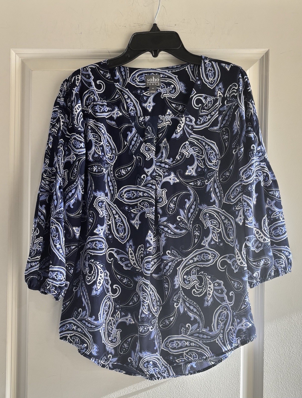 Soho navy paisley blouse with bell sleeves. Size: XS #boho #festival