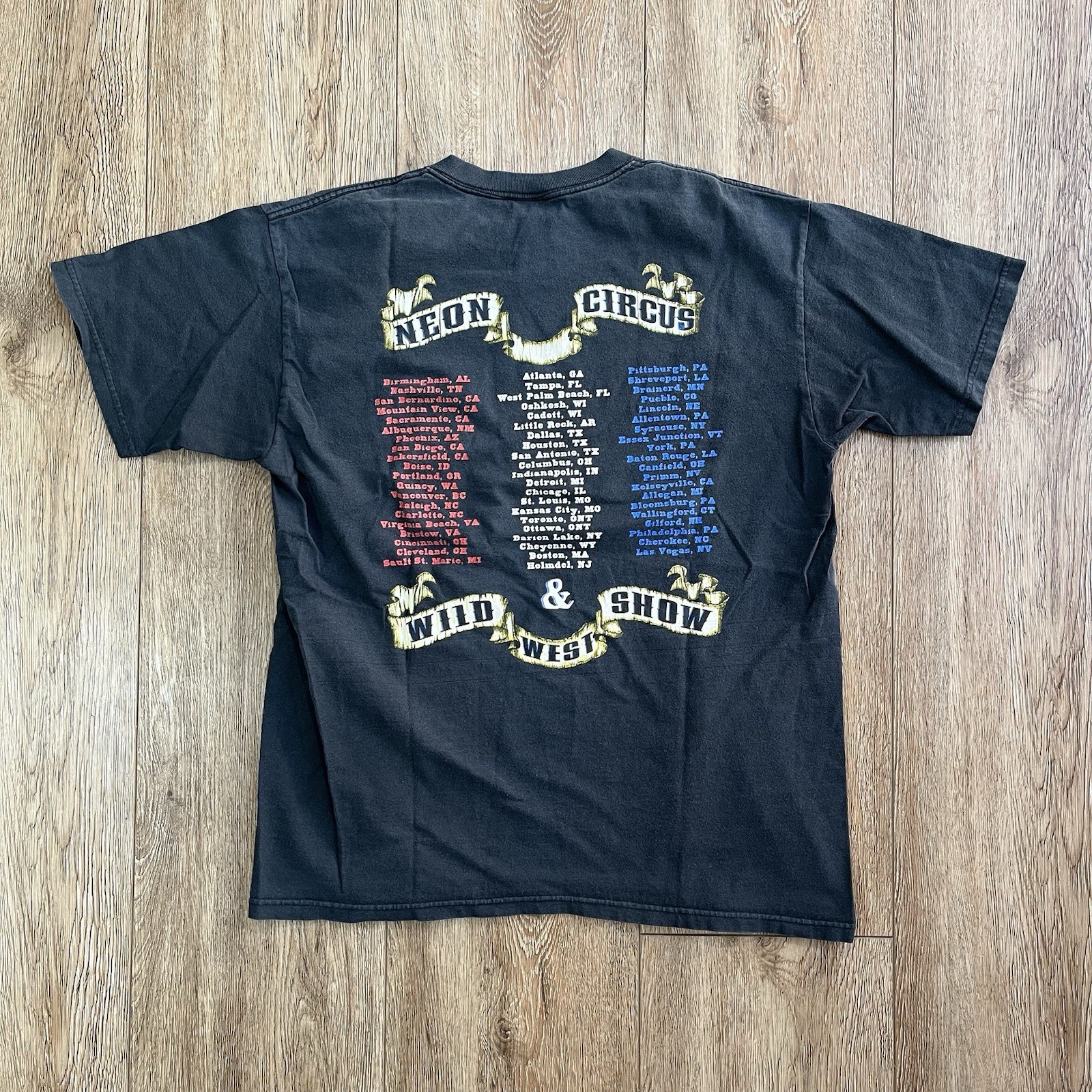 Vintage 2002 Brooks & Dunn Neon Circus, Wild West Show Tour Band Tee Size Large