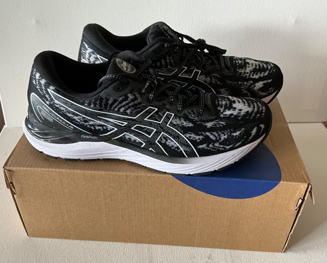Size 9 – Asics Gel Cumulus 23 Black White Womens