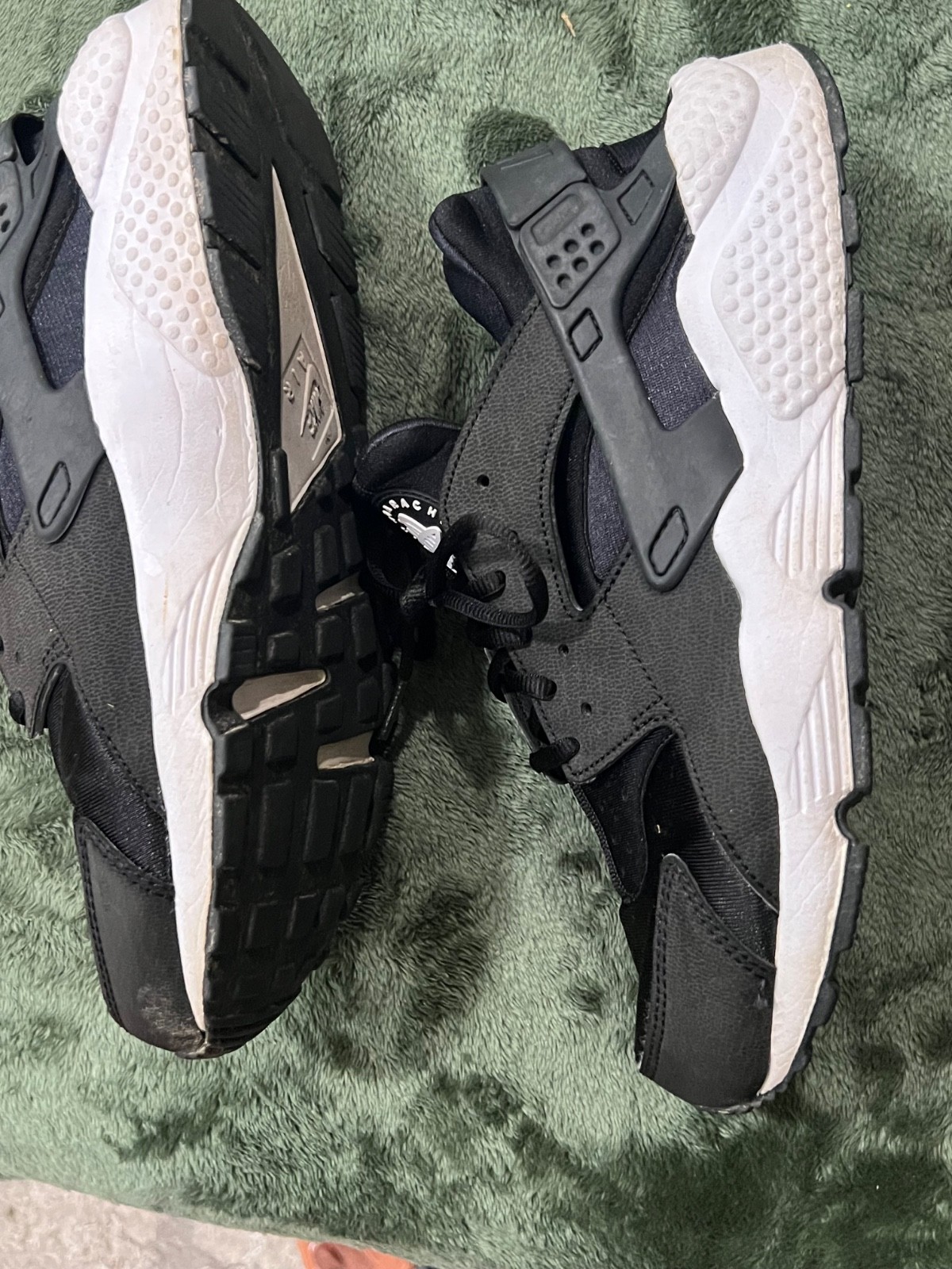 Size 10- Nike Air Huarache