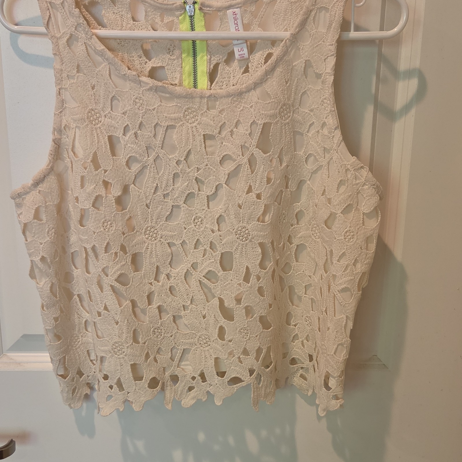 Xhilaration White/Green Floral Lace Sheer Tank Top Round Neck Zip Back L/G C3