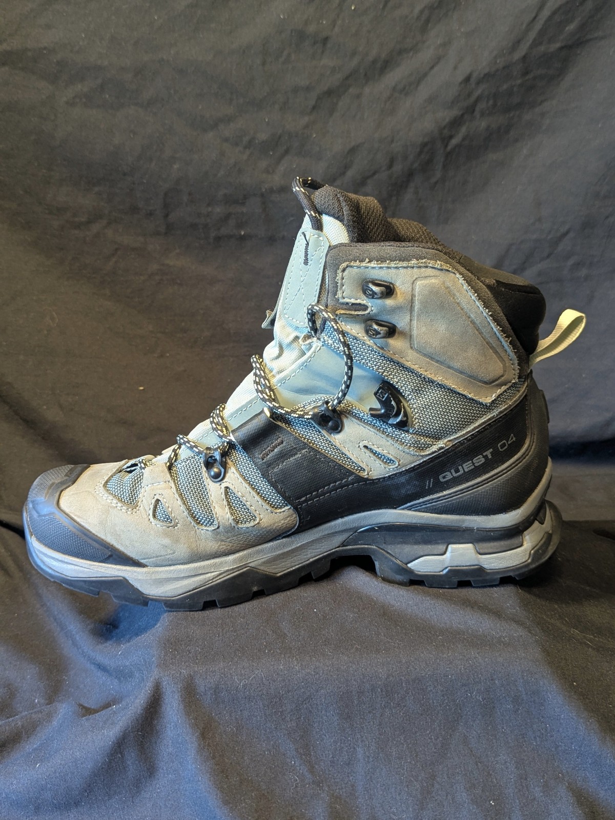 SALOMON QUEST 4 GORE-TEX HIKING BOOT – WOMEN’S EU 40-2/3 (US 8.5) Excellent Cond