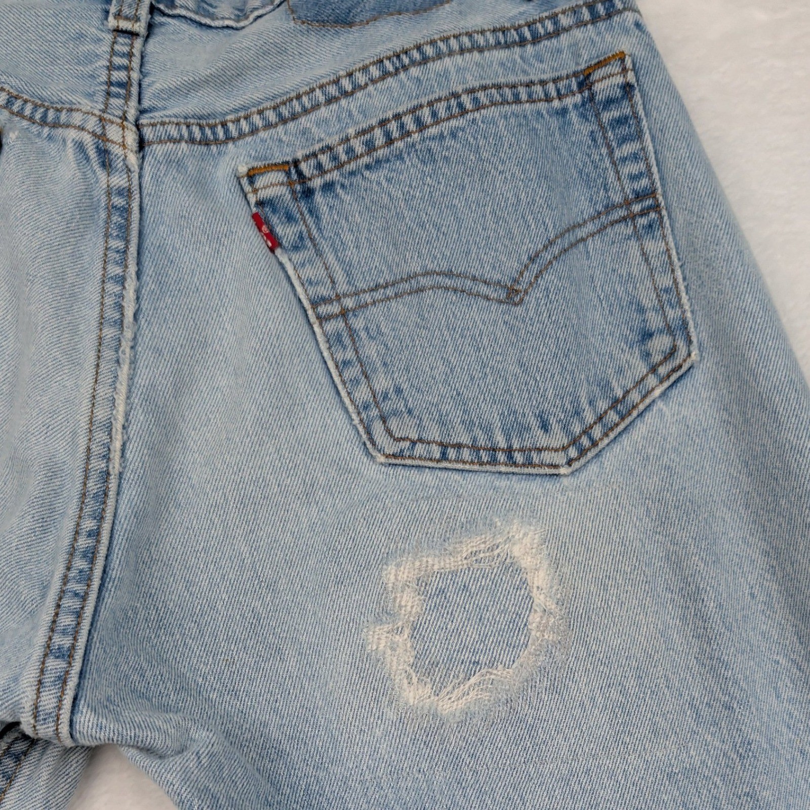 VTG Levi’s 501 Jeans Men 28×32 Ice Blue Straight Leg Button Fly Distressed 90s