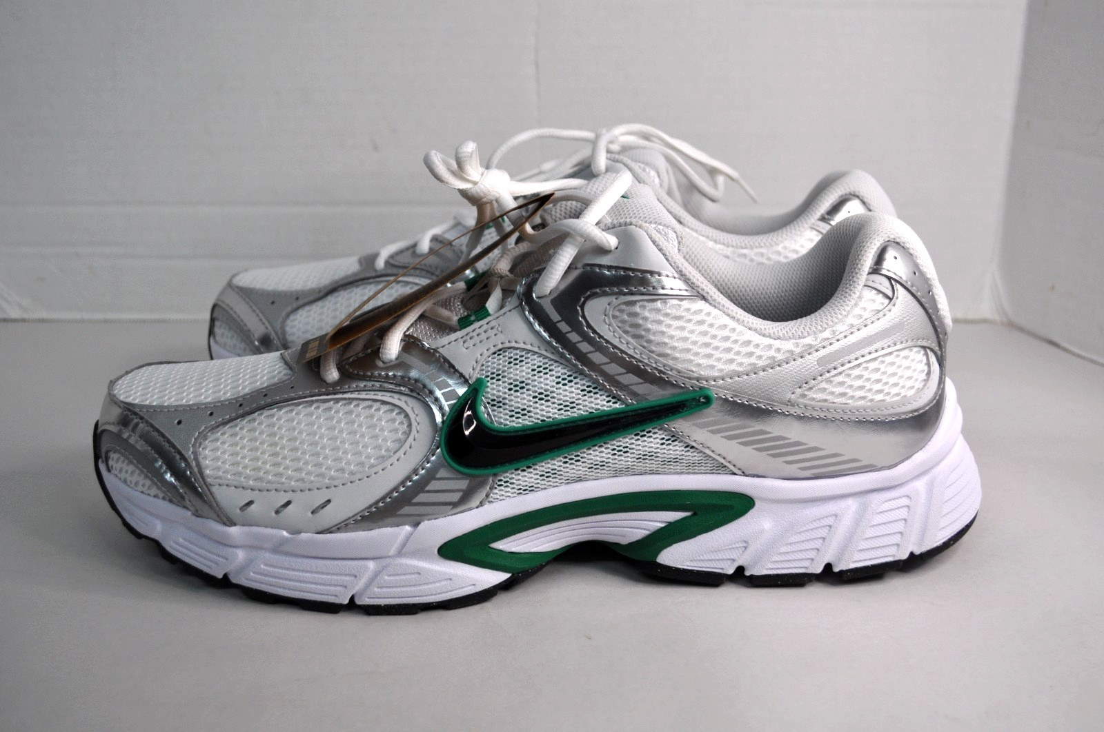 Nike V5 RNR White Malachite Green HJ5228-100 Men’s Size 13 New NWT