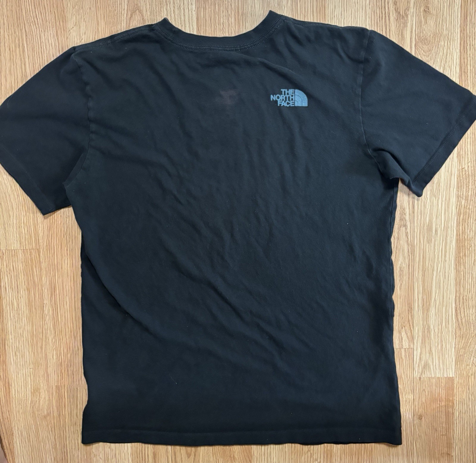 North Face Never Stop Exploring Black LOGO Circle Size Medium FLAW see Notes!