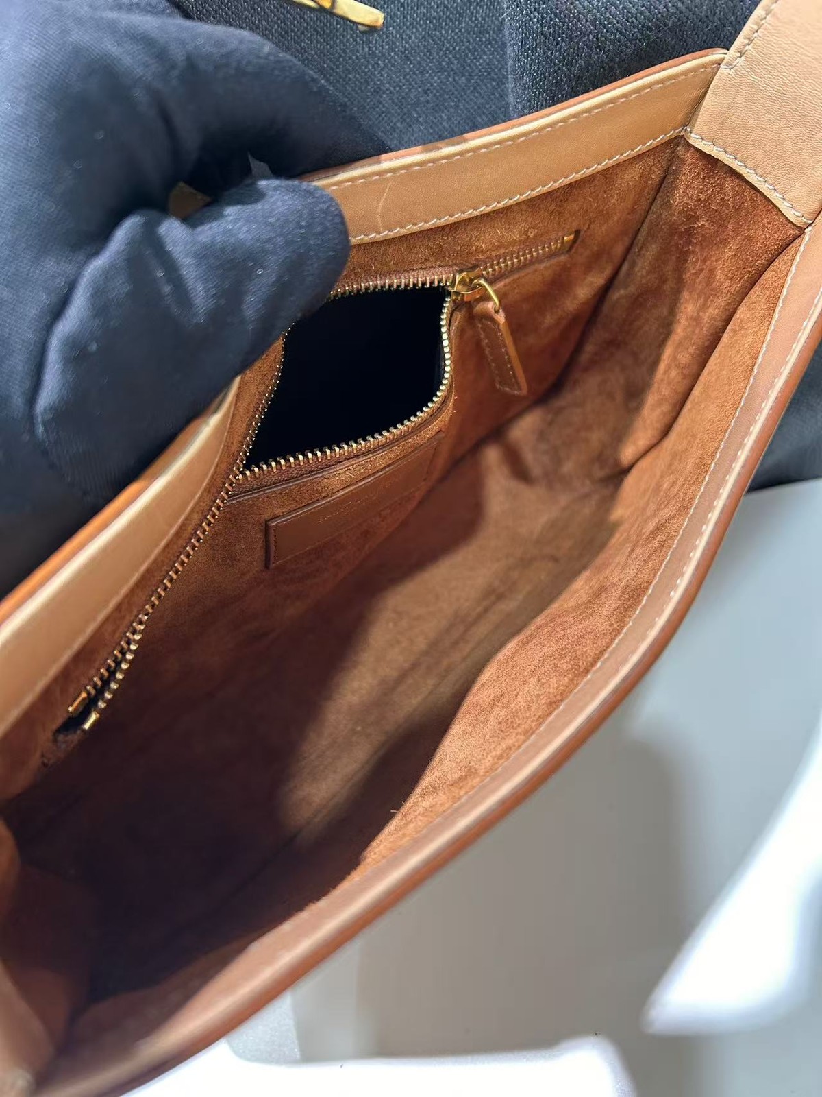 Saint Laurent Medium Milk Tea Leather Le 5 à 7 Hobo Shoulder Bag Made in Italy