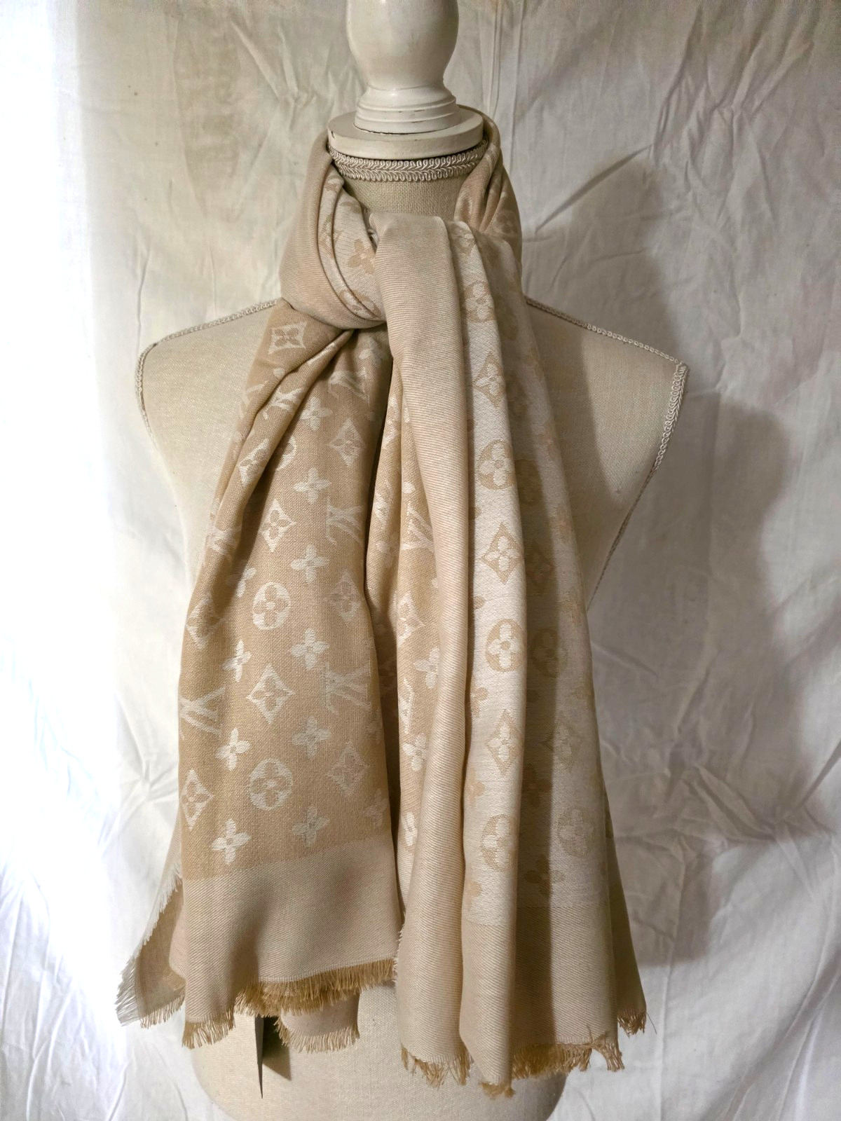 100% Authentic Louis Vuitton Scarf Shawl Stole 60%Silk 40%Wool RoylBlue PreOwned