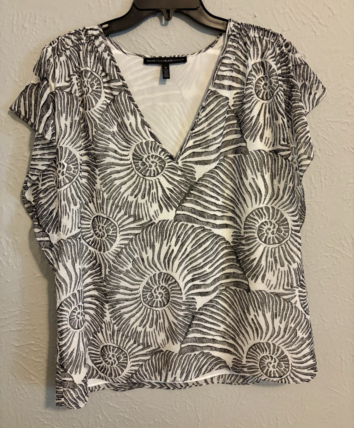 White House Black Market M Black/White Abstract V-Neck Blouse Chiffon Poly