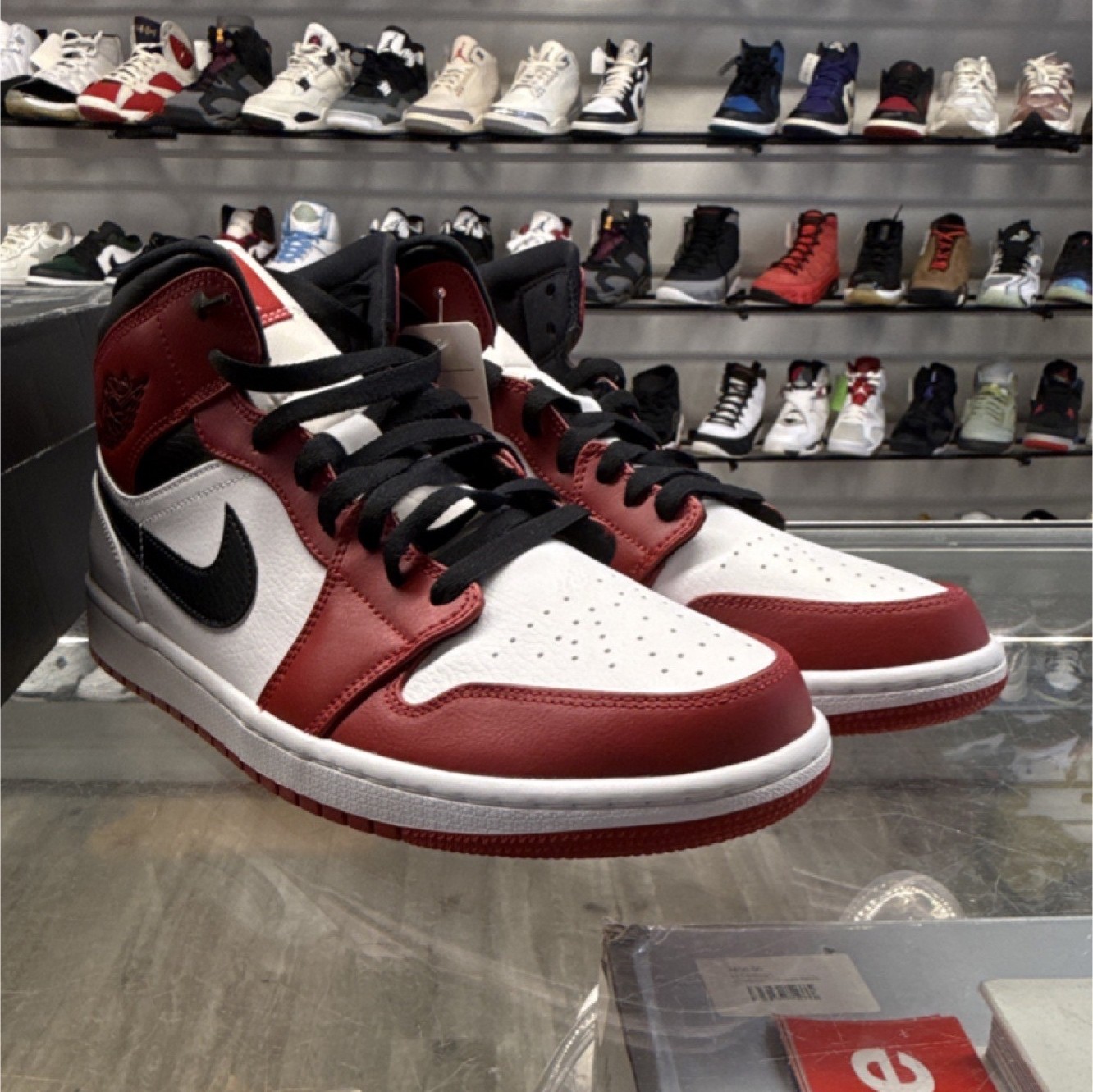 Air jordan 1 Chicago Mid – new 10.5 original box