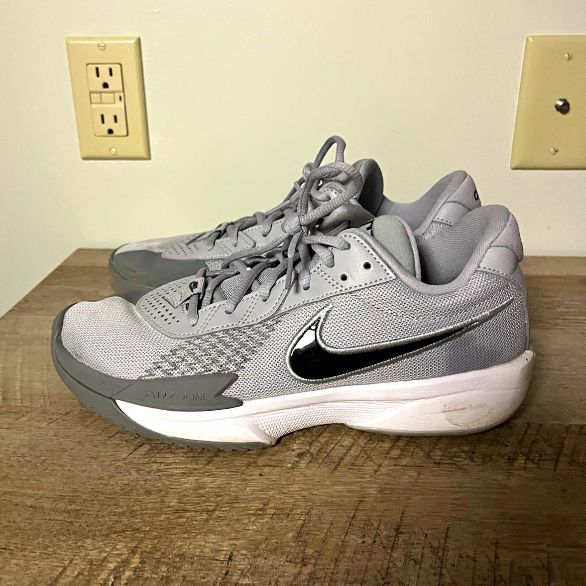 Nike Air Zoom Men’s Low Top Mesh Lace-Up Athletic Sneakers Gray/Black/White