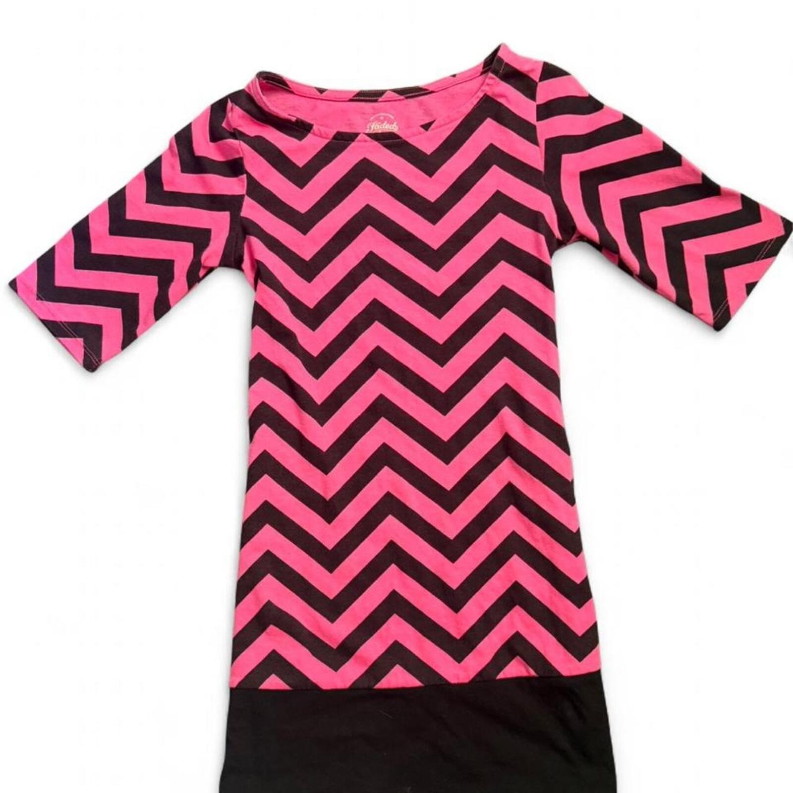 vintage 2000s pink and black chevron print top