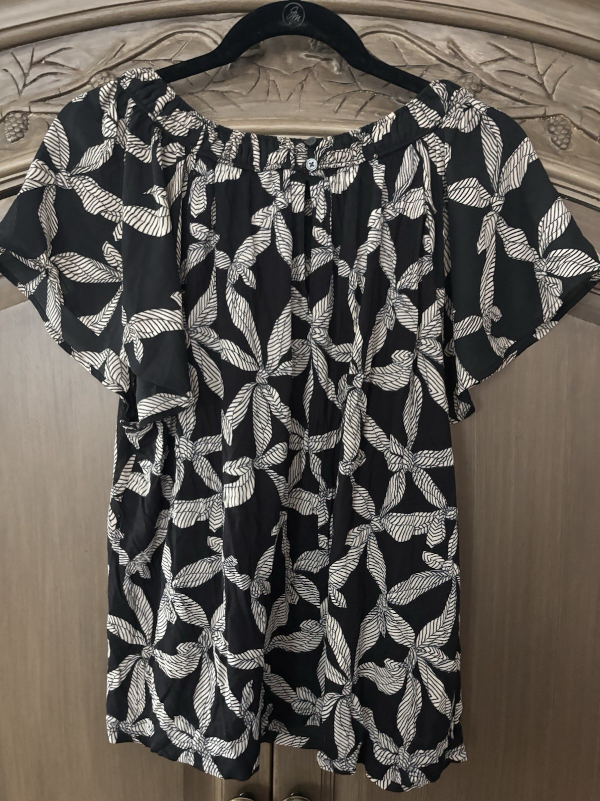 Women’s Black And Cream Pattern Loft Blouse XL