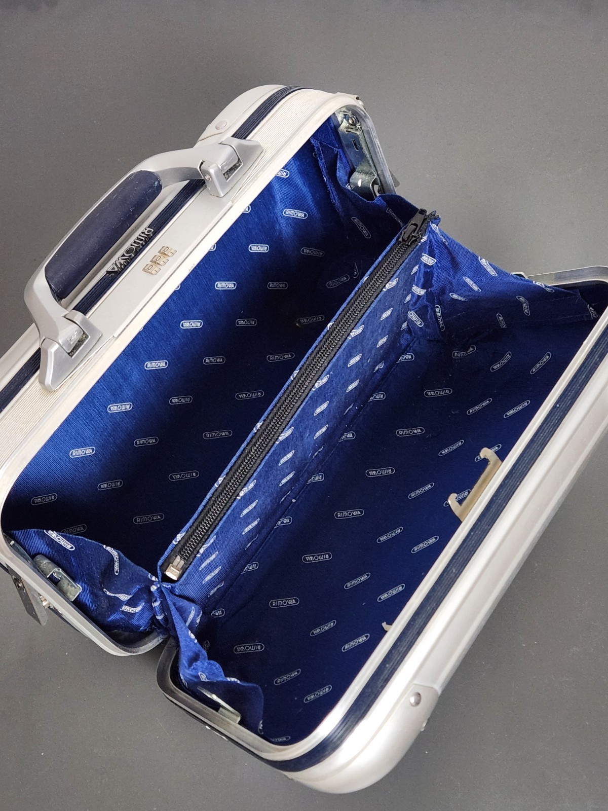 Genuine RIMOWA Silver Integral PICCOLO Mini Case/Handbag – (pre-LVMH) FULL SET!