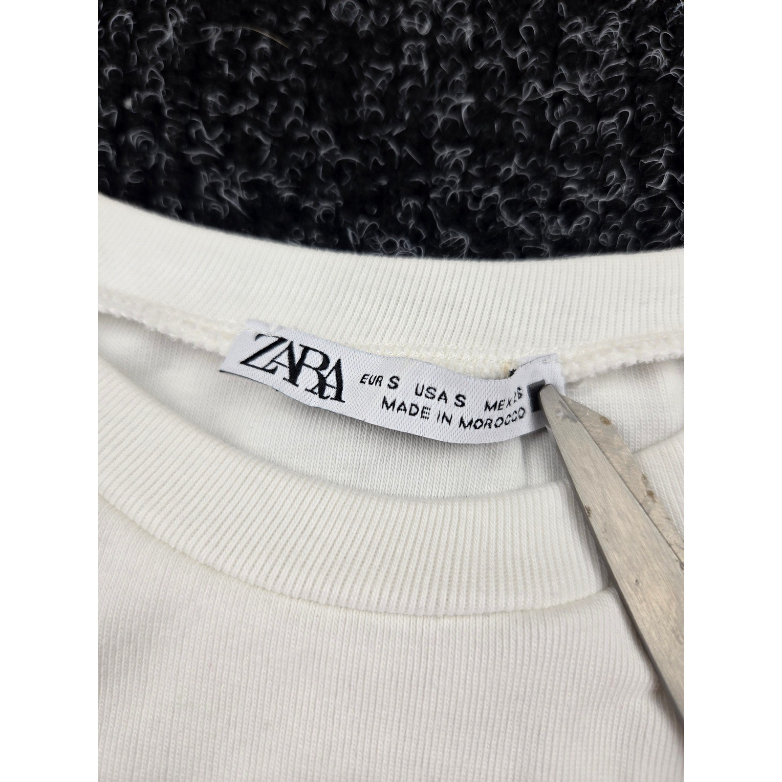 Zara Womens Ribbed Knit T-Shirt Off-White Green Crochet Ruffle Trim Small 1897
