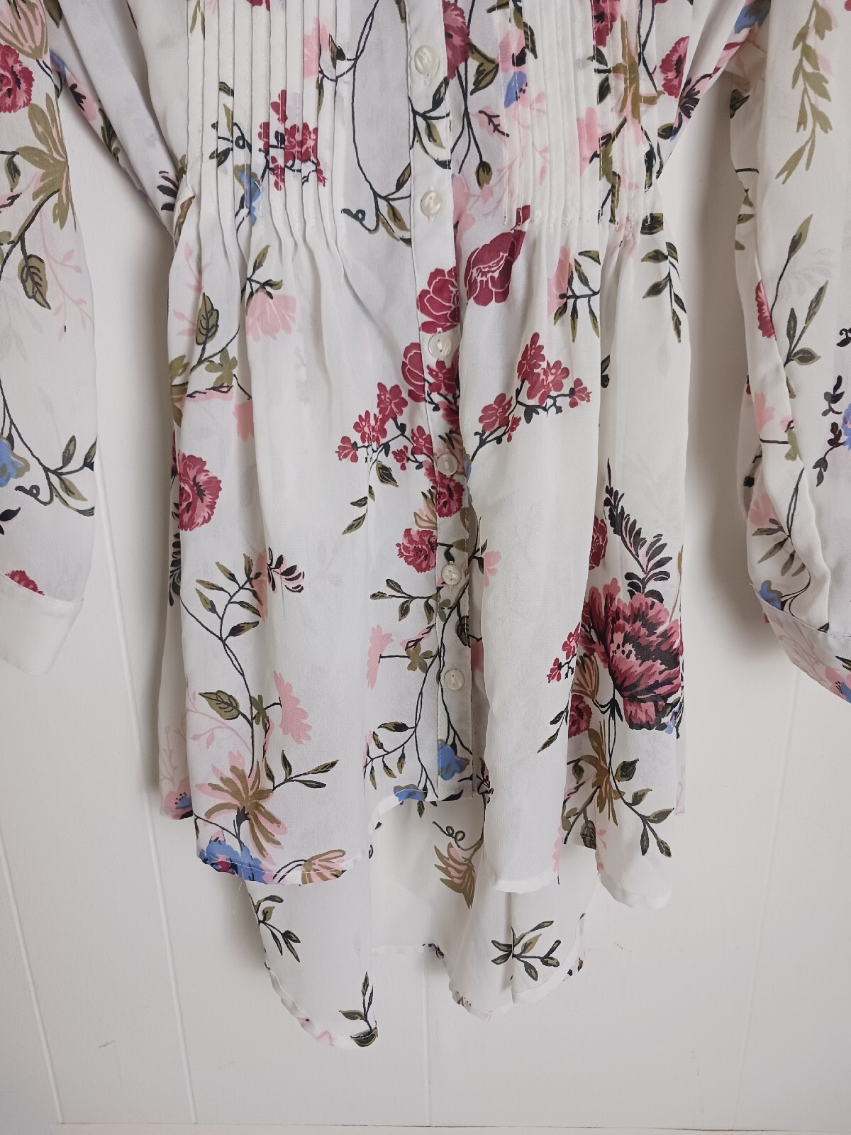 American Rag white/burgundy/pink floral tuxedo front tie back blouse Small