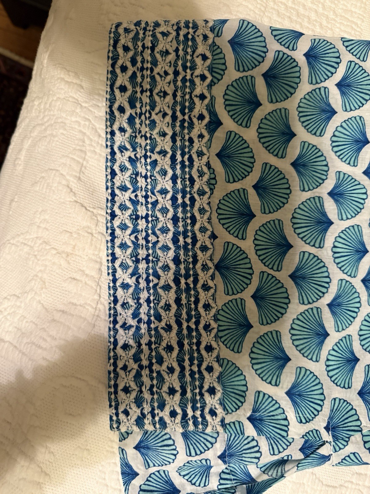 Sleeveless Lovely Segrid Olsen Blouse XL, Aqua, White, And Light Blue.