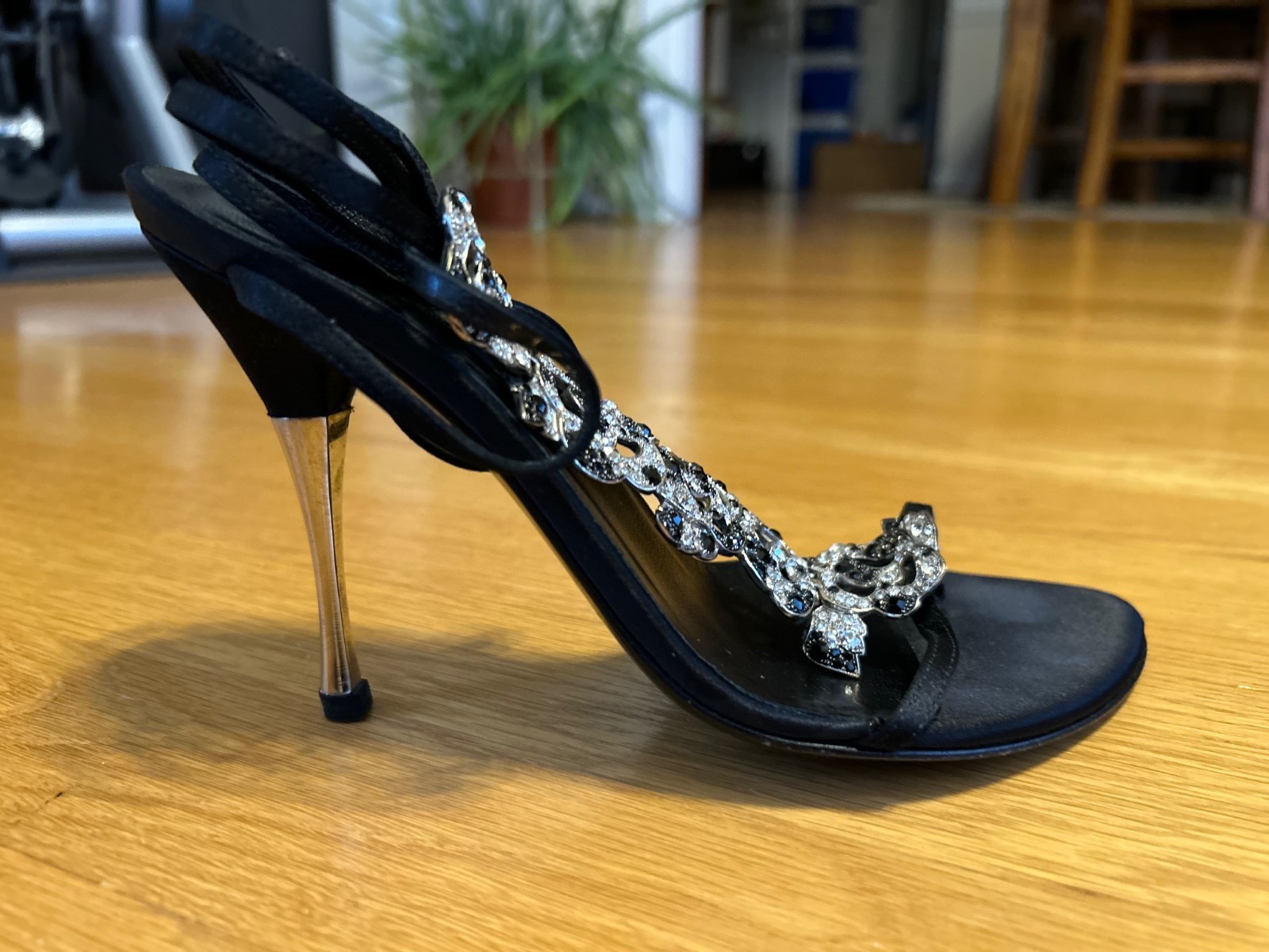 SERGIO ROSSI Black & Silver Satin Crystal T-Strap Sandals Size 6 IT 36 Good Cond