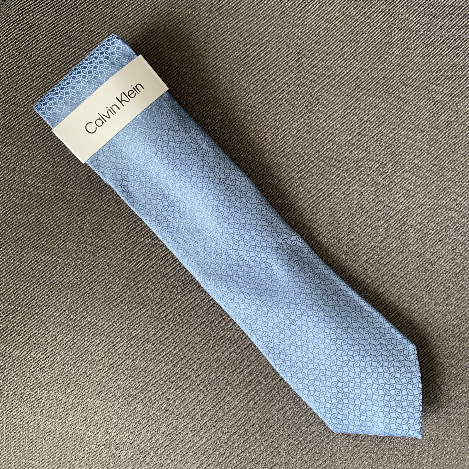 Calvin Klein Men’s Neck Tie Light Blue Solid Geometric Silk Blend MSRP $69.50
