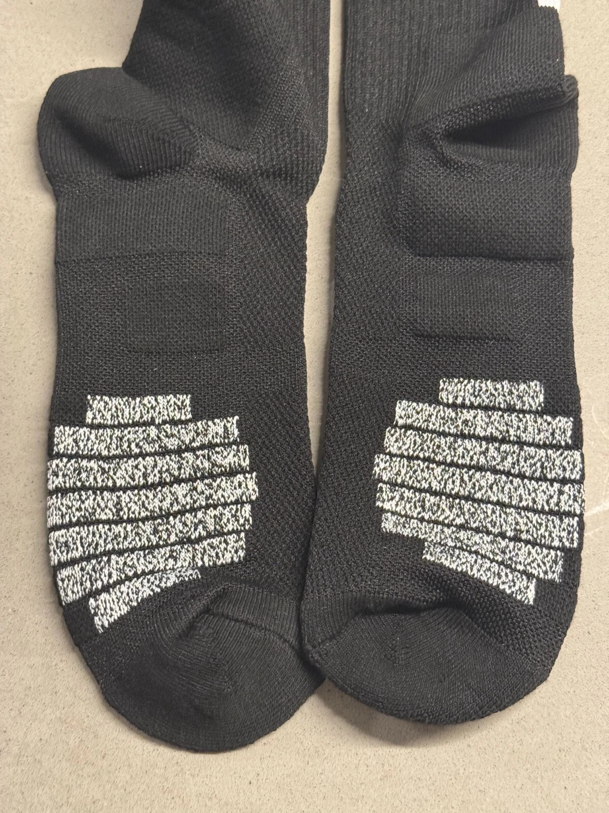 Nike NBA Authentics – White & Black – Knee Highs/Scrunchies