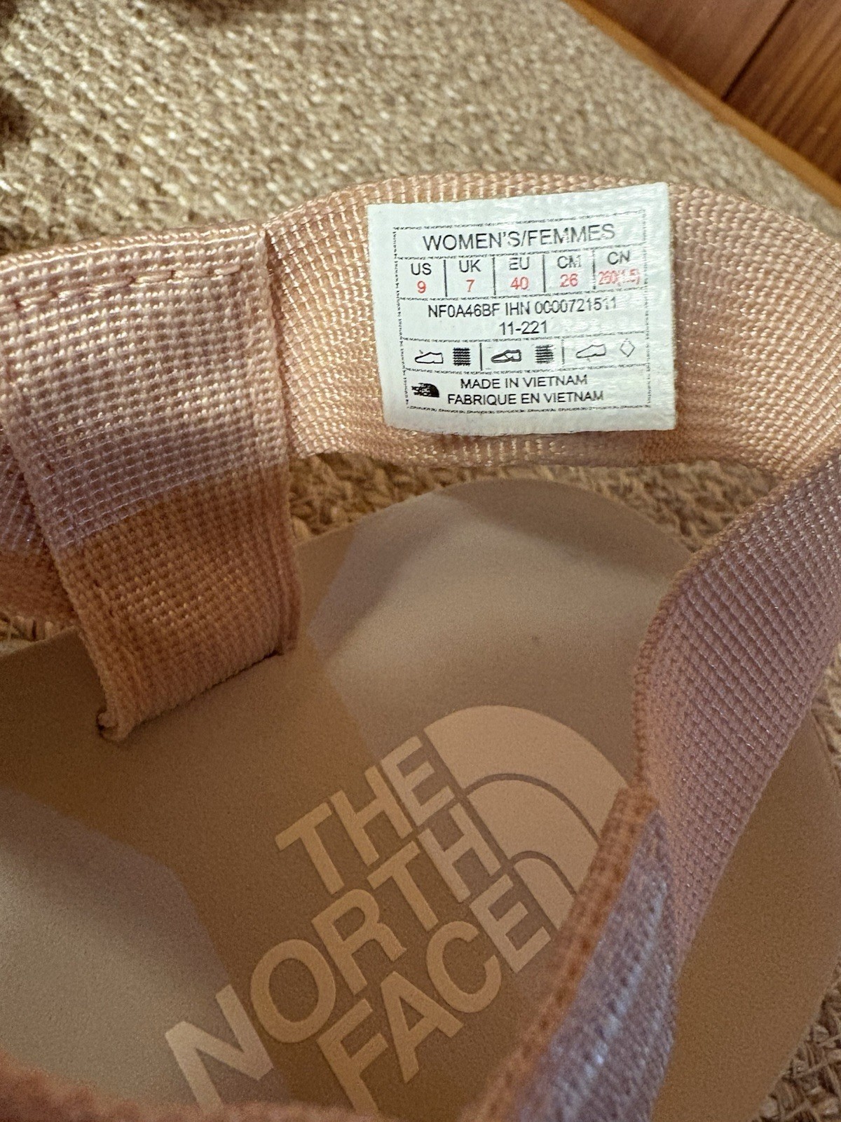 The North Face Womens Skeena Hiking Backpacking Sport Sandals Pink Strap Size 9