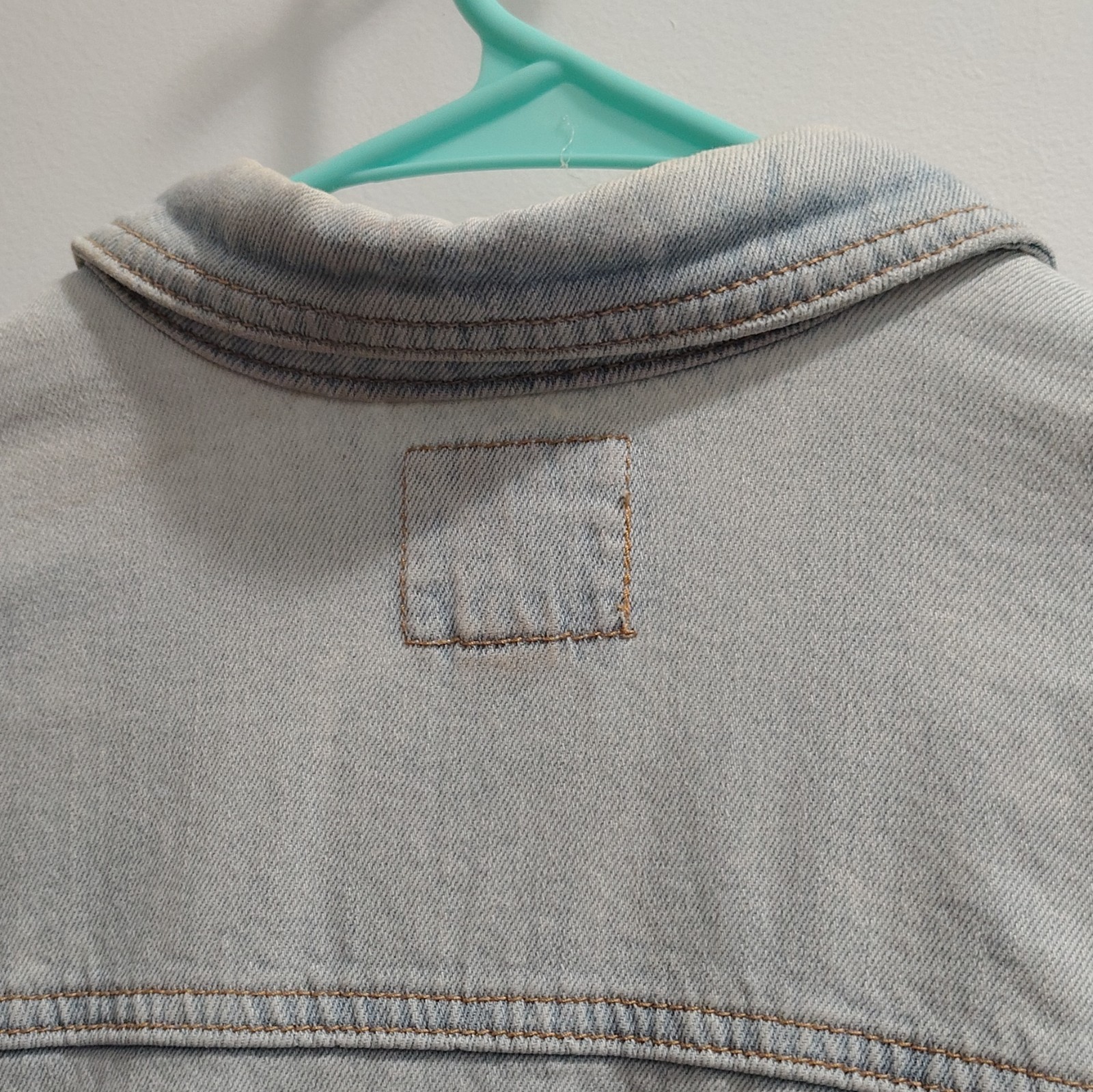 American Eagle Outfitters Men’s Light Wash Denim Jacket Button Front