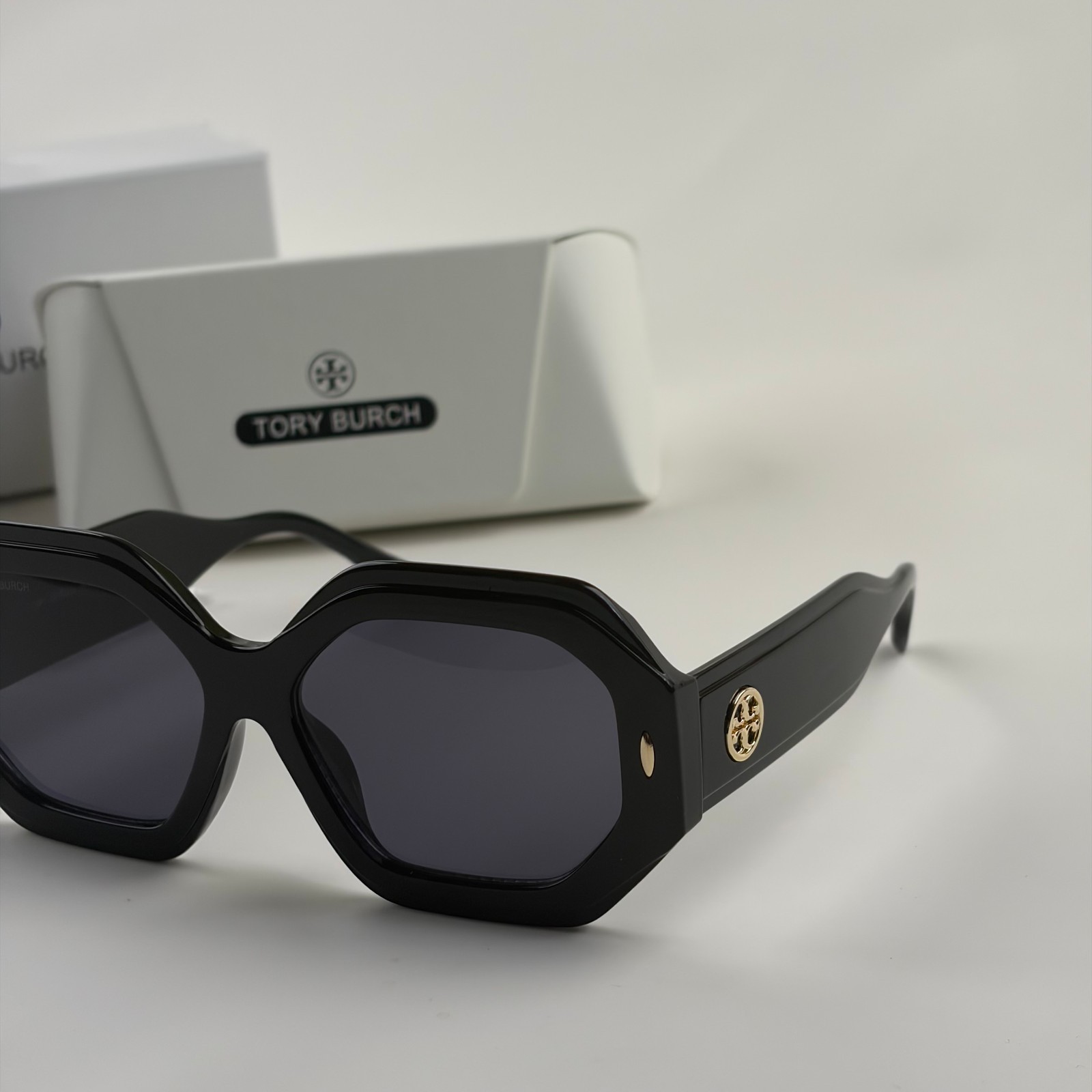 New In Box – Tory Burch Oversized Geometric Sunglasses Black Retro Square 52mm
