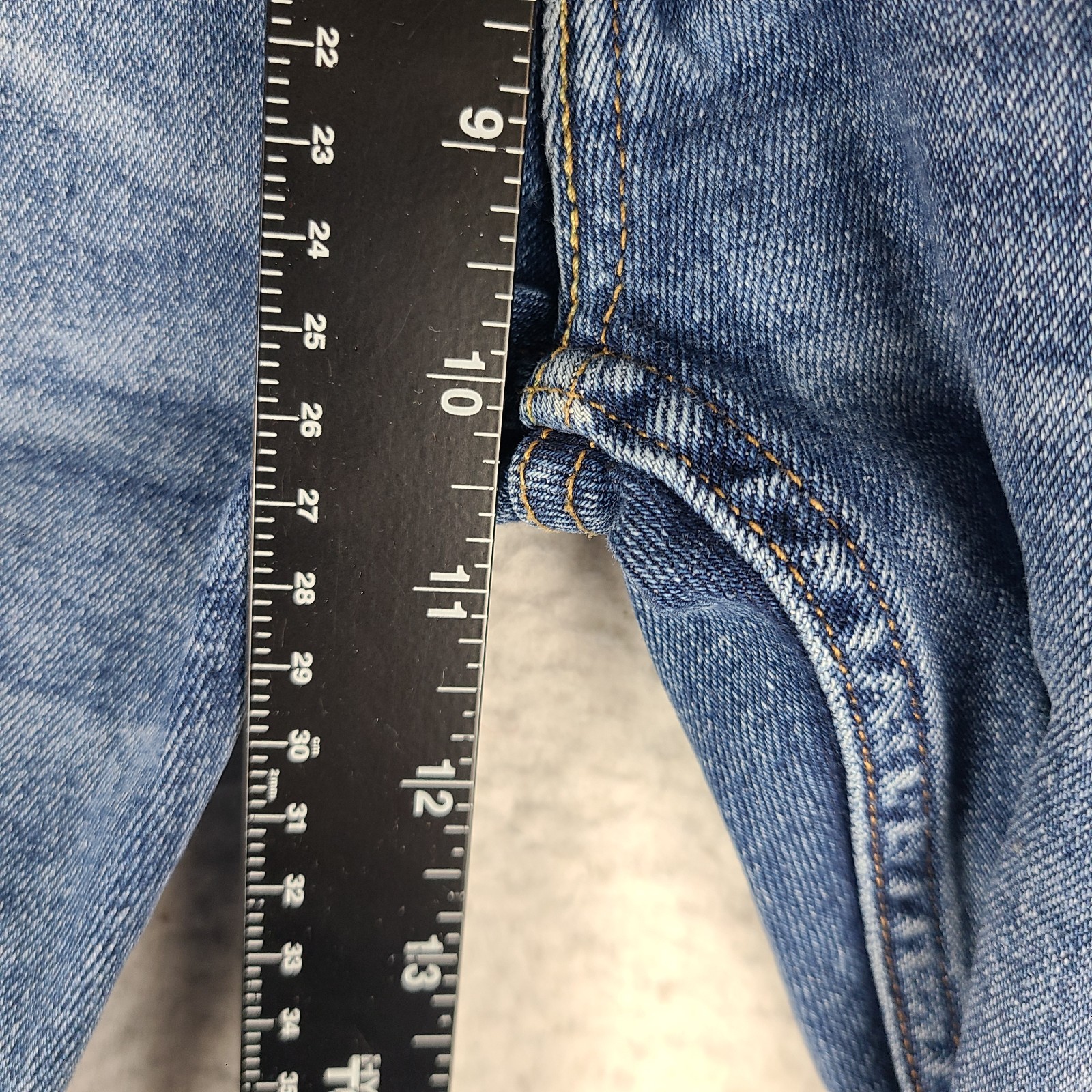 Levi’s 502 Jeans Mens Blue 31×30 Slim Tapered Medium Wash Denim