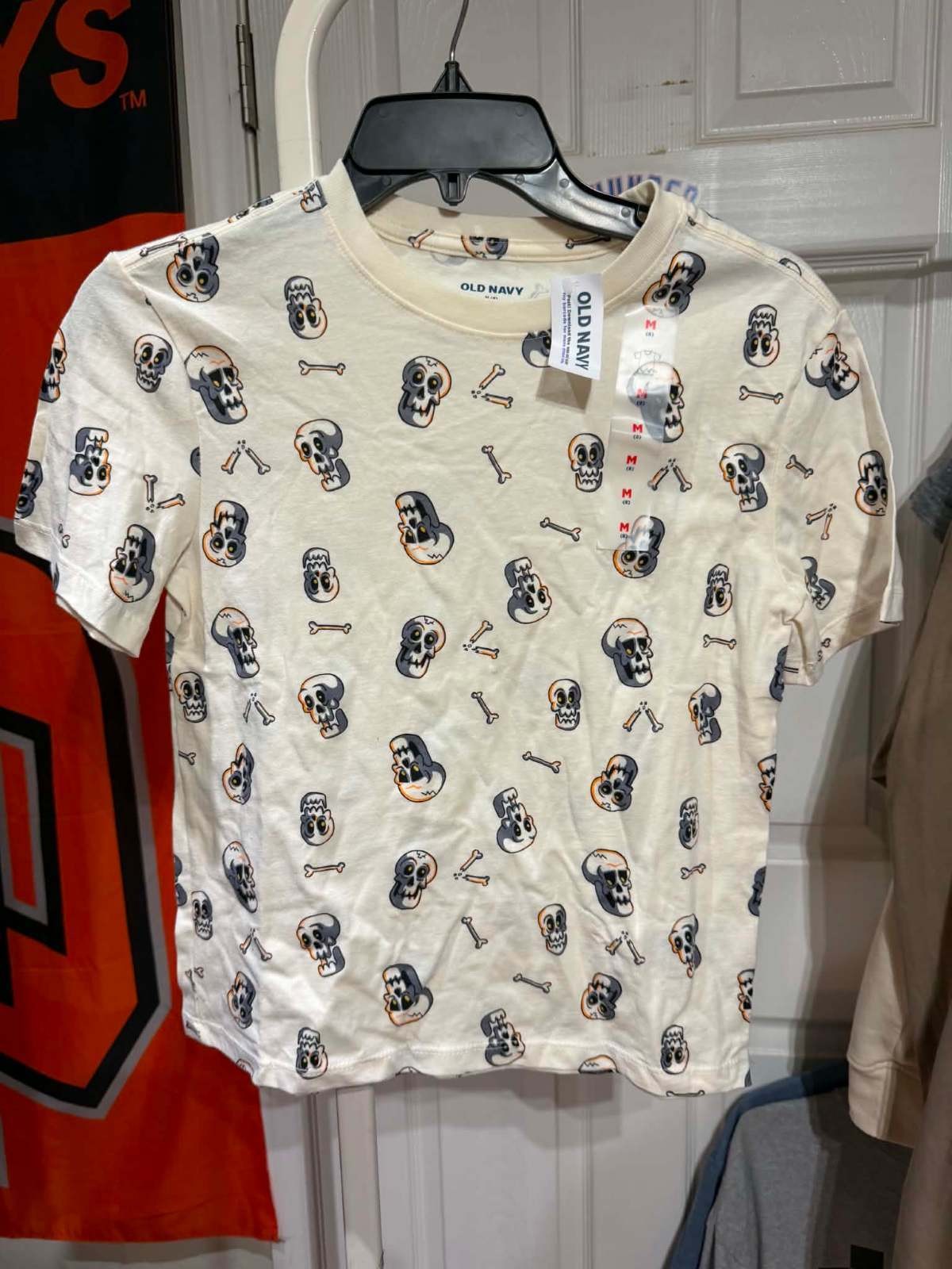 NWT Old Navy Boys Skull and Bones Print Short Sleeve T-Shirt, Size M (8)