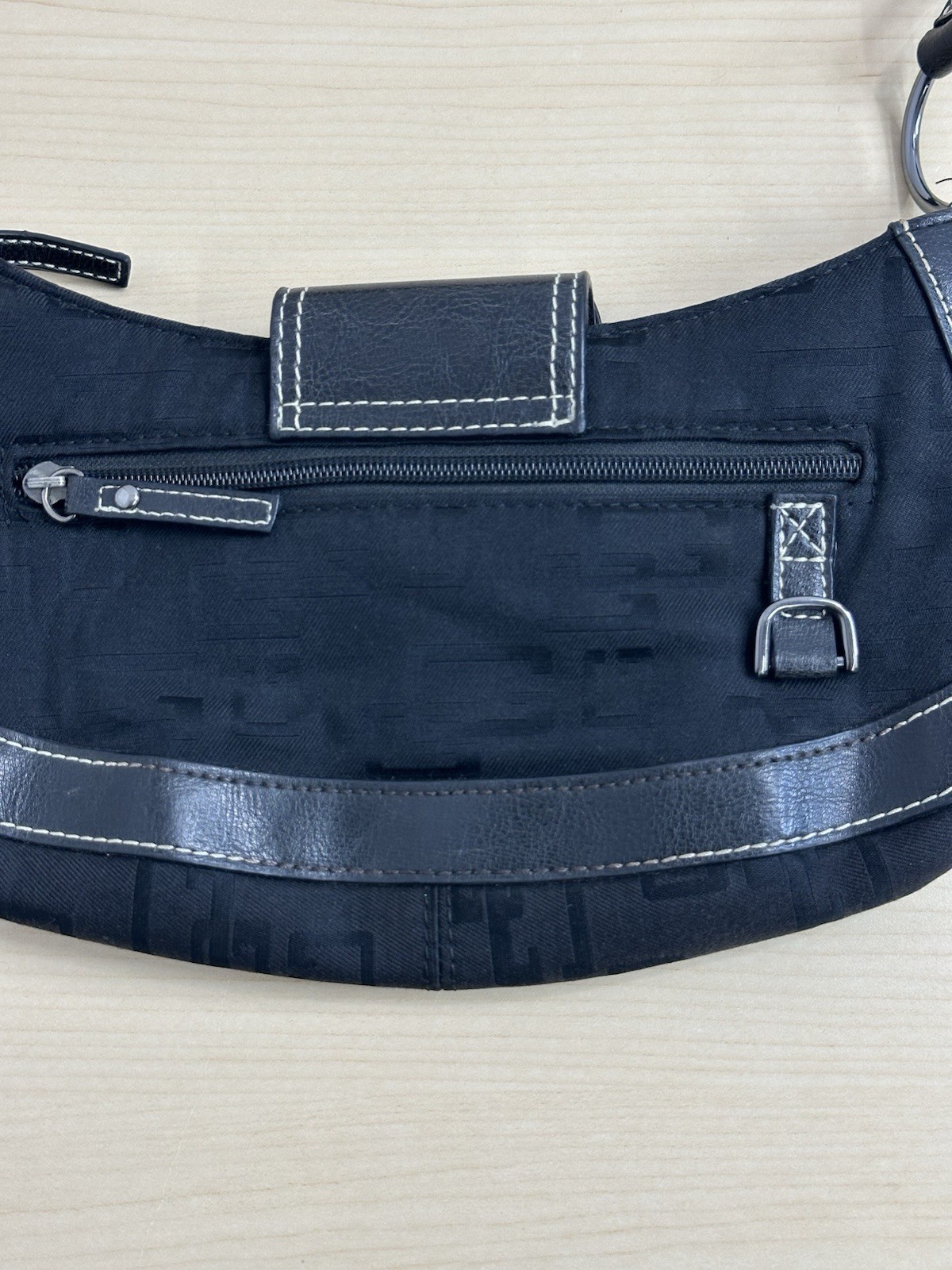 GUESS Vintage Black Logo Shoulder Bag Studded Buckle Magnetic Close Silver