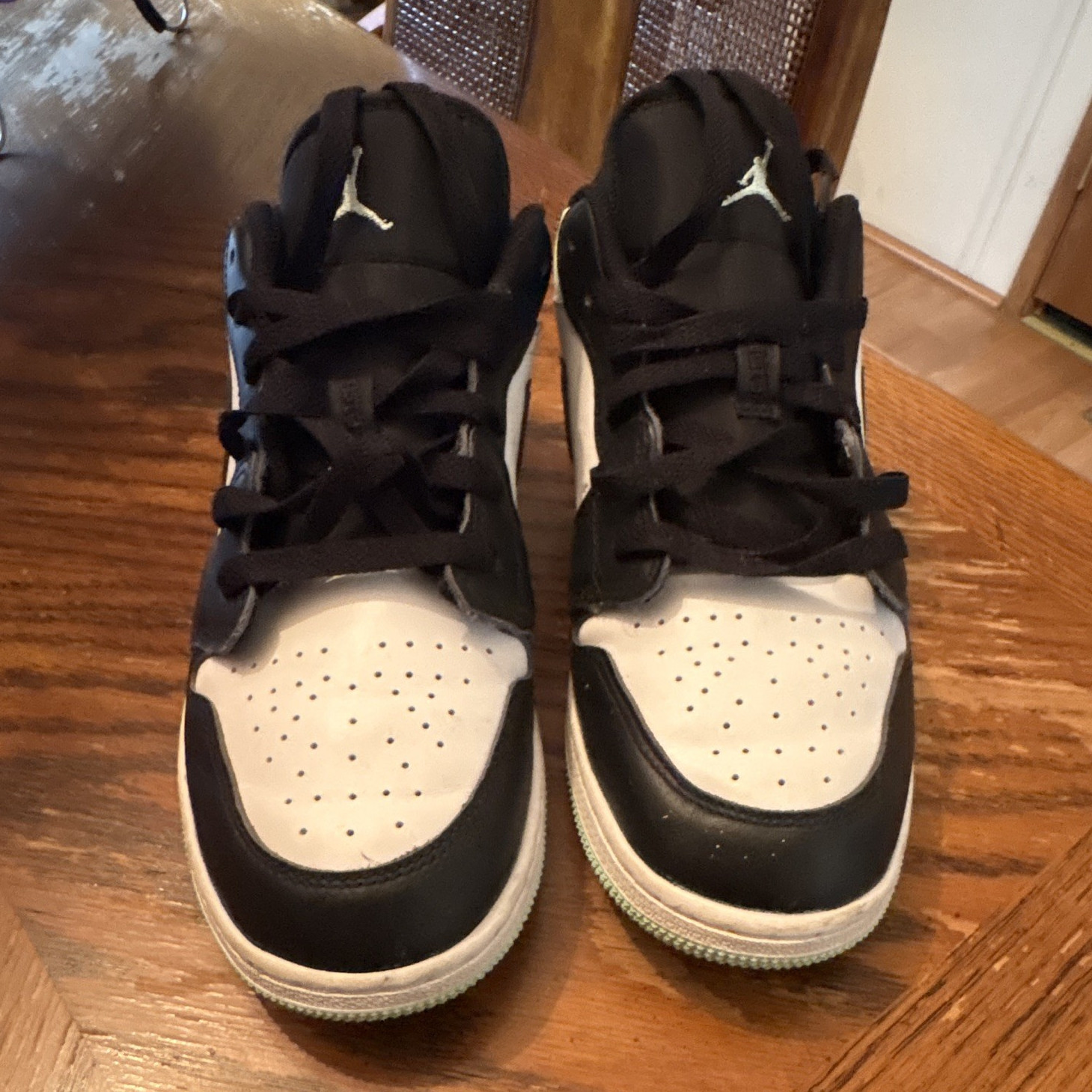 Jordan Air Jordan 1 Low Black/White Leather Kids Sneaker US 7Y DQ2514-100