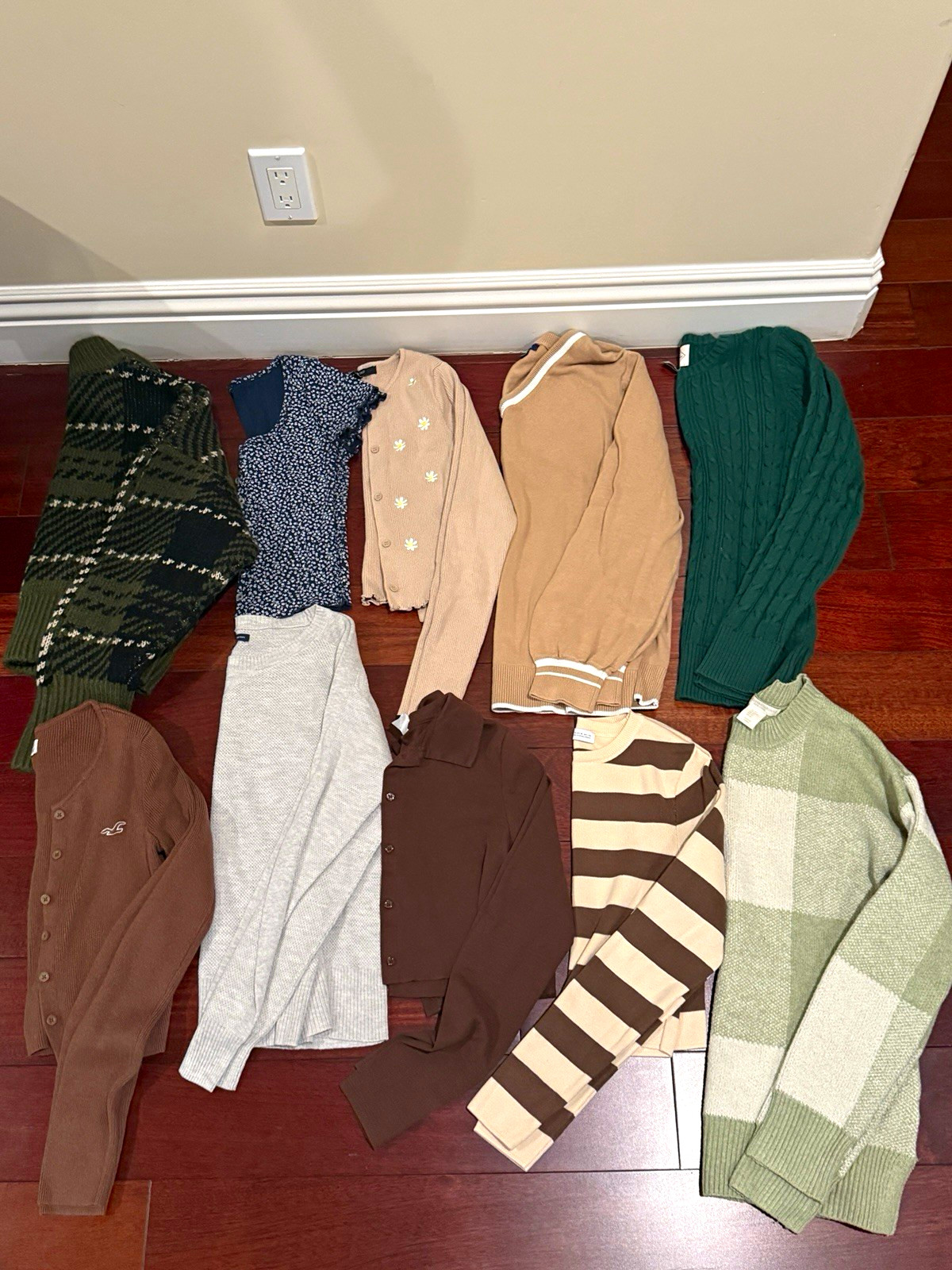 Bundle of 10 women’s sweaters/cardigans, ranging from size Xsmall to Medium!