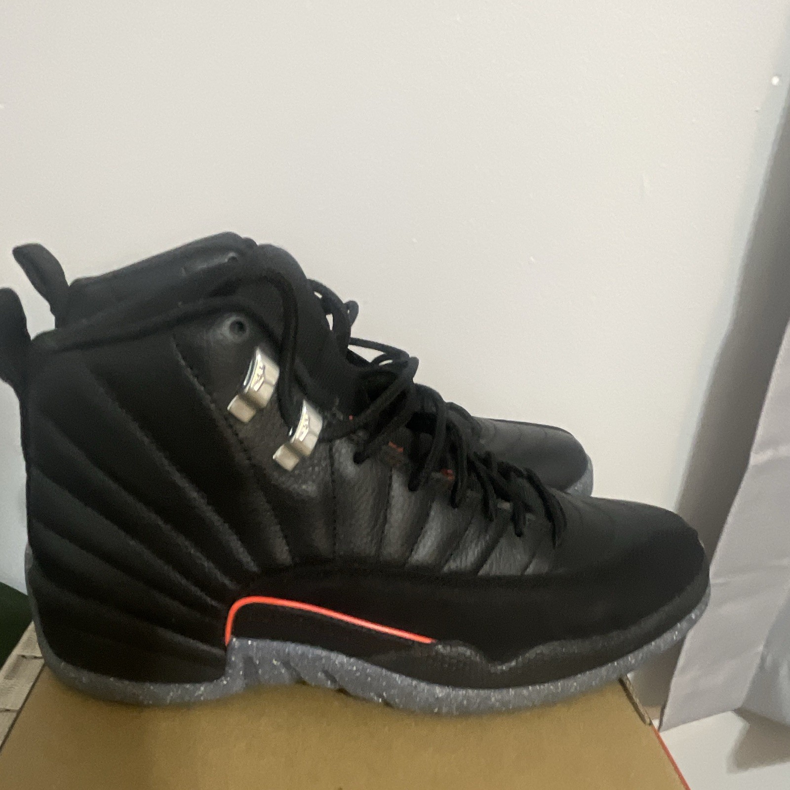 Jordan Air Jordan 12 Retro Men’s High Top Athletic Sneaker Black/Gray/Orange