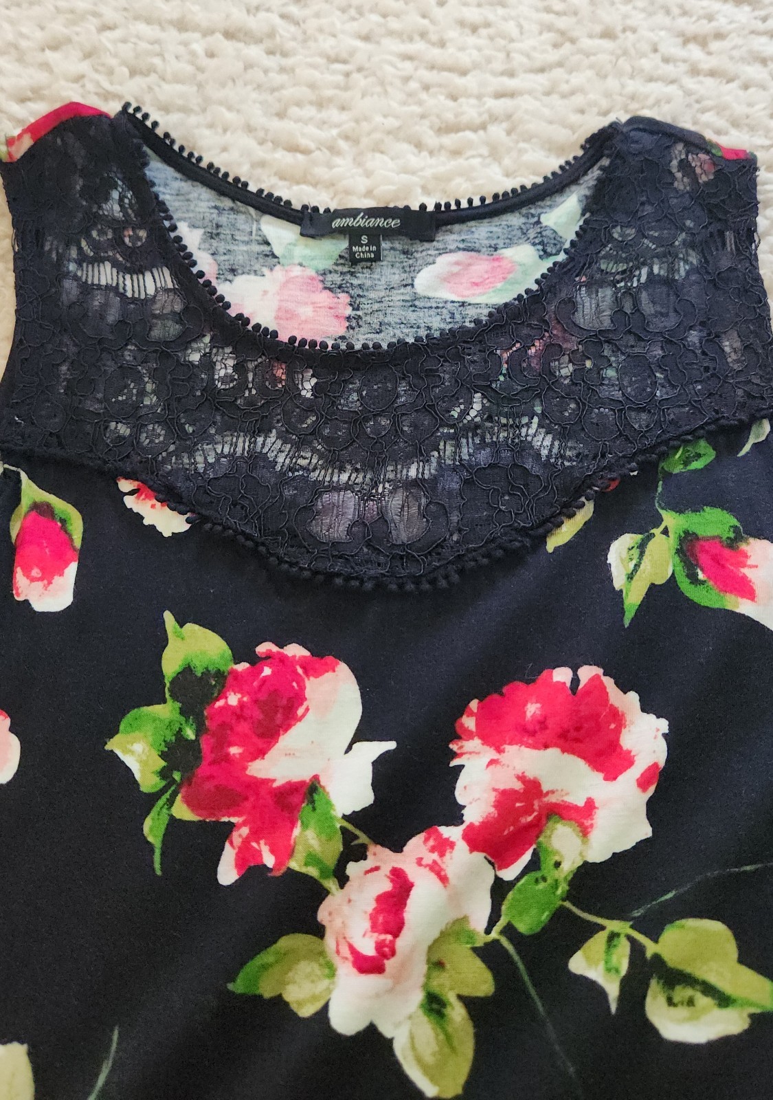 Womans Floral Pattern Shirt Size Small