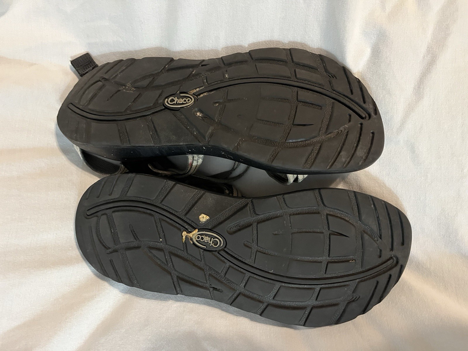 Chaco Womens Size 10 Sandals With Toe Strap, Gray And Cream Neutral Color