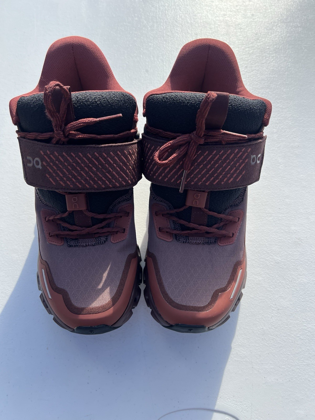 Men’s On Cloud Burgandy Boots Size 8