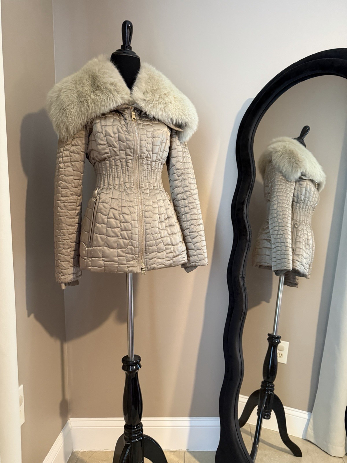 Prada Women’s Beige Mid-Length Quilted Fох Fur Trim Full Zip Jacket 40 (xs-s)