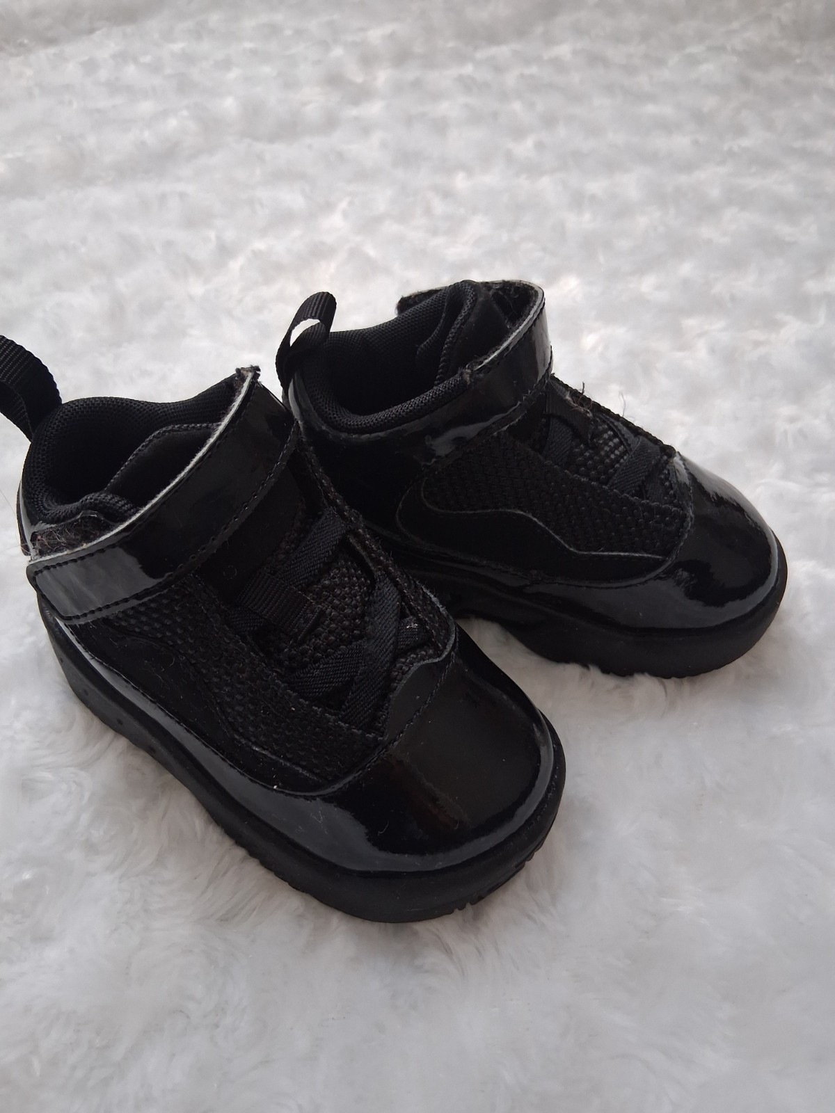 Jordan 11 Unisex Kids Black Hook & Loop Mid Top Sneakers Toddler Size 5C