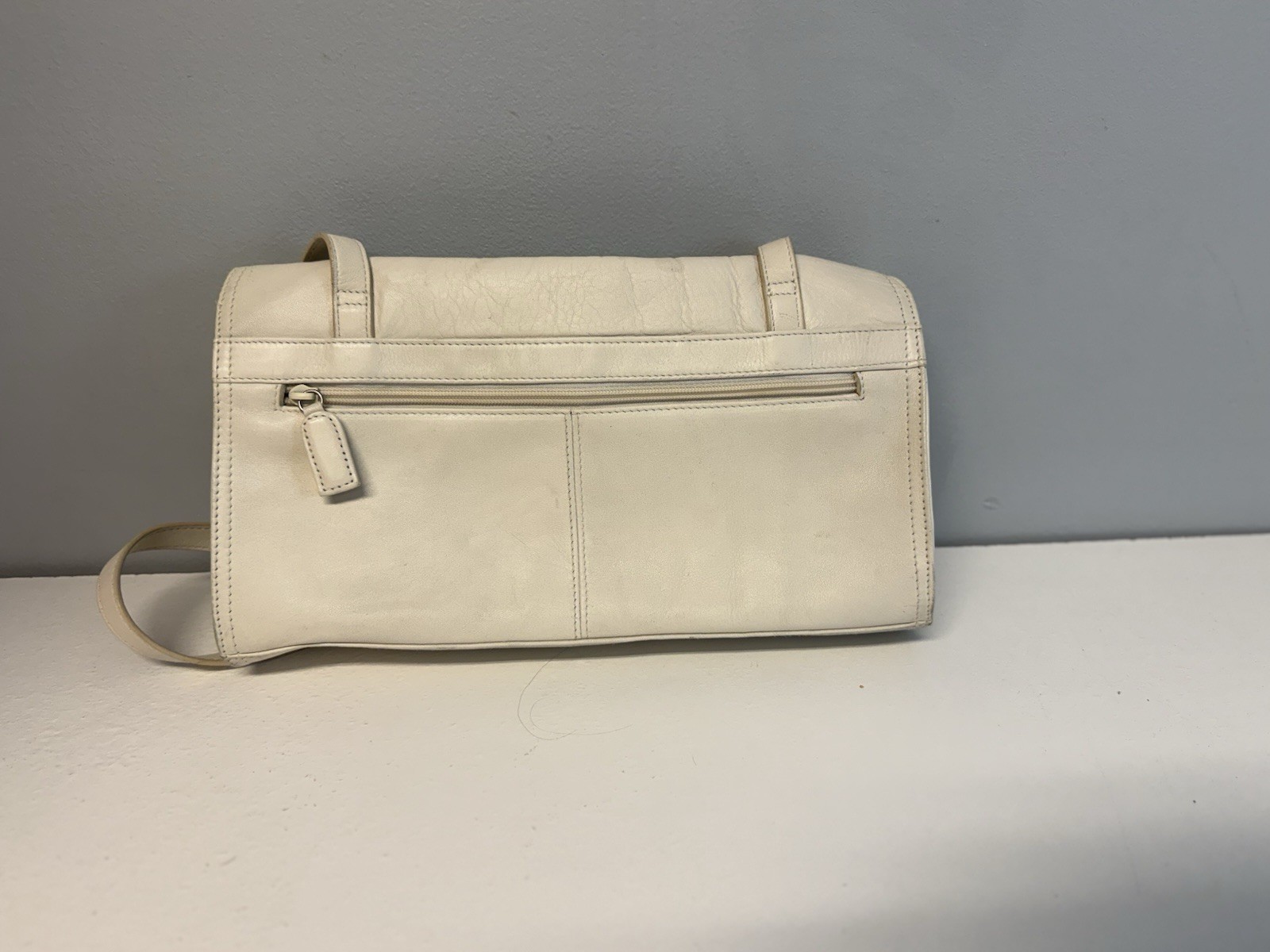 Tignanello Off-White Genuine Leather Shoulder Bag Flap Buckle Magnetic Vintage
